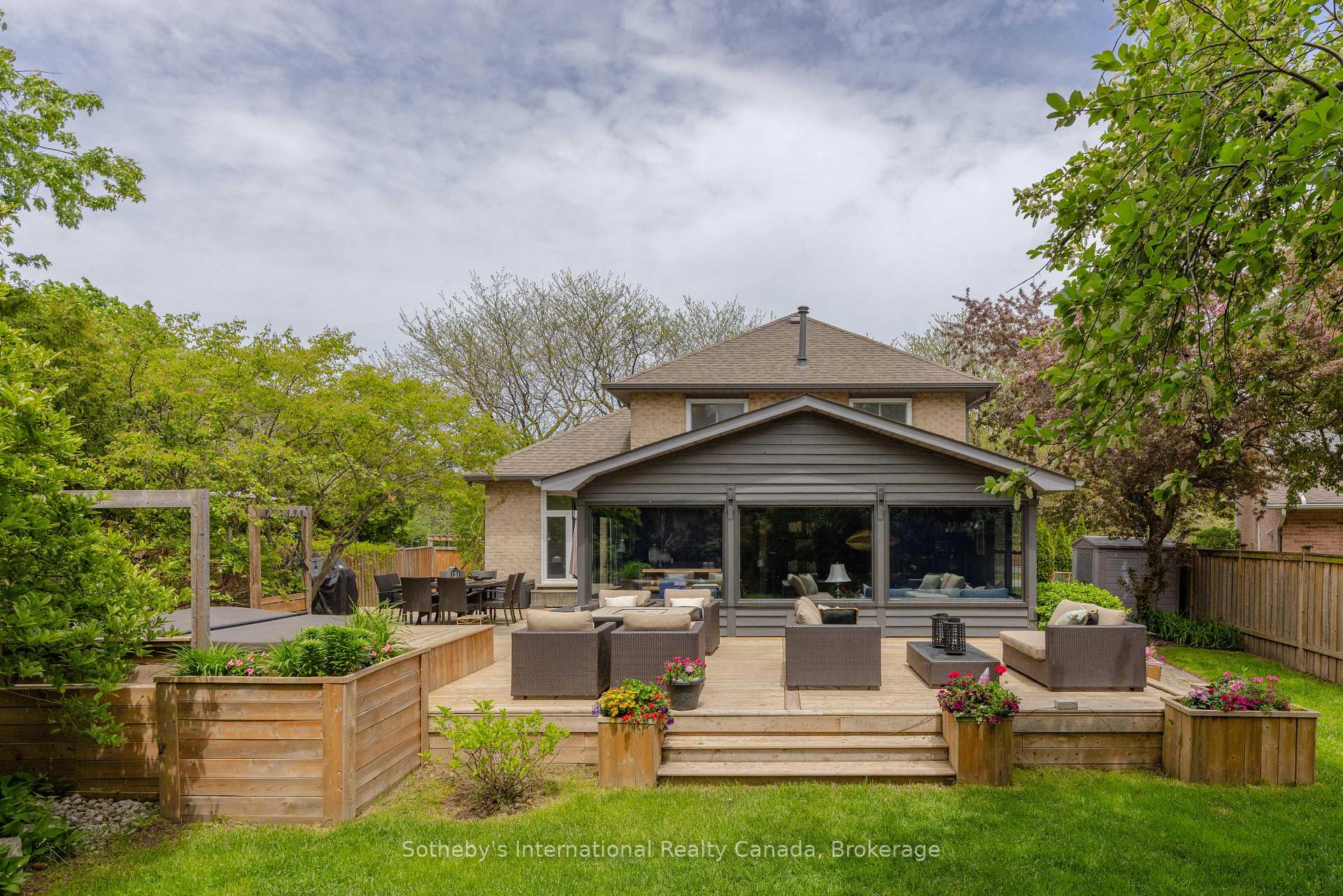 Photo 44 of 456 Aspen Forest Drive, Oakville, Ford — HOMEH
