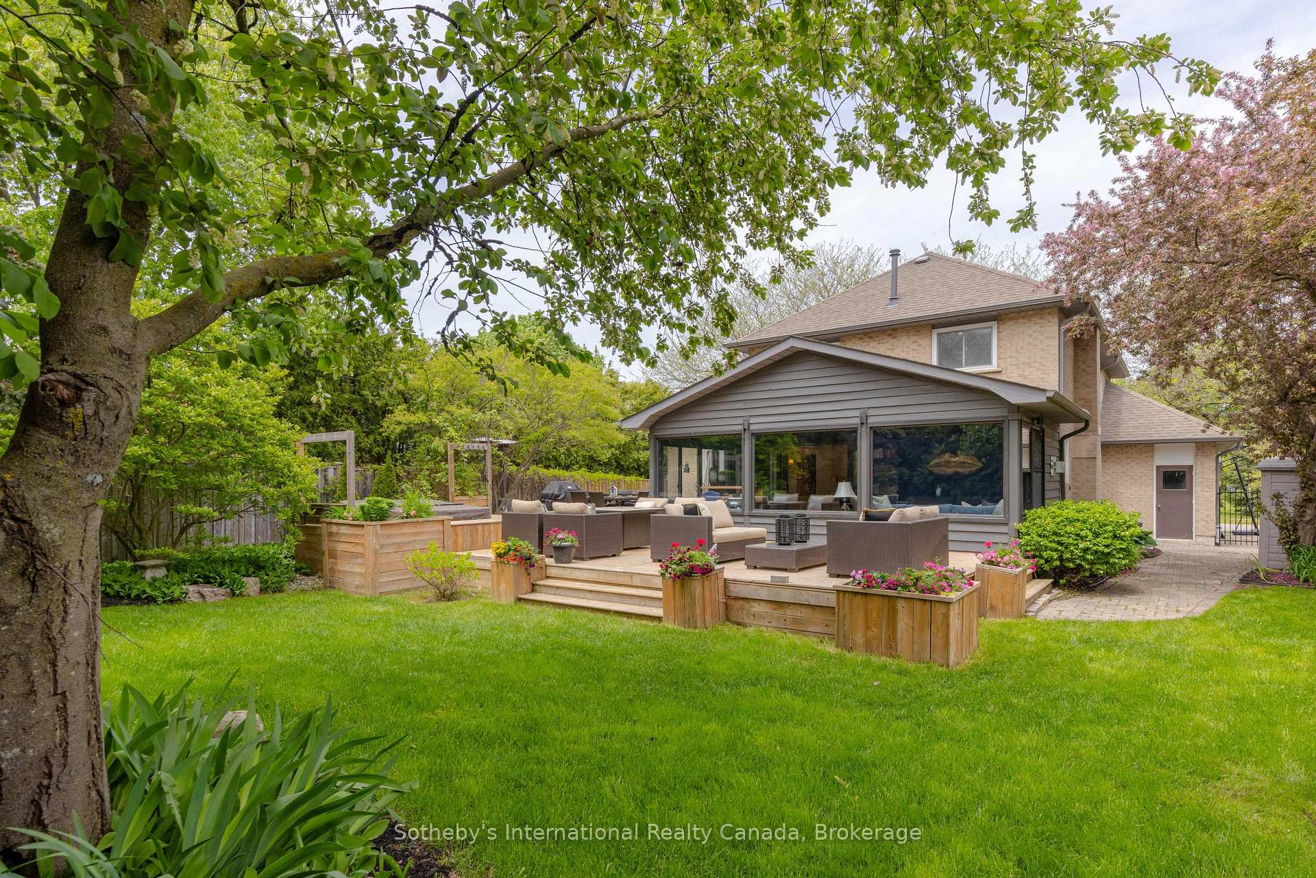 Photo 45 of 456 Aspen Forest Drive, Oakville, Ford — HOMEH