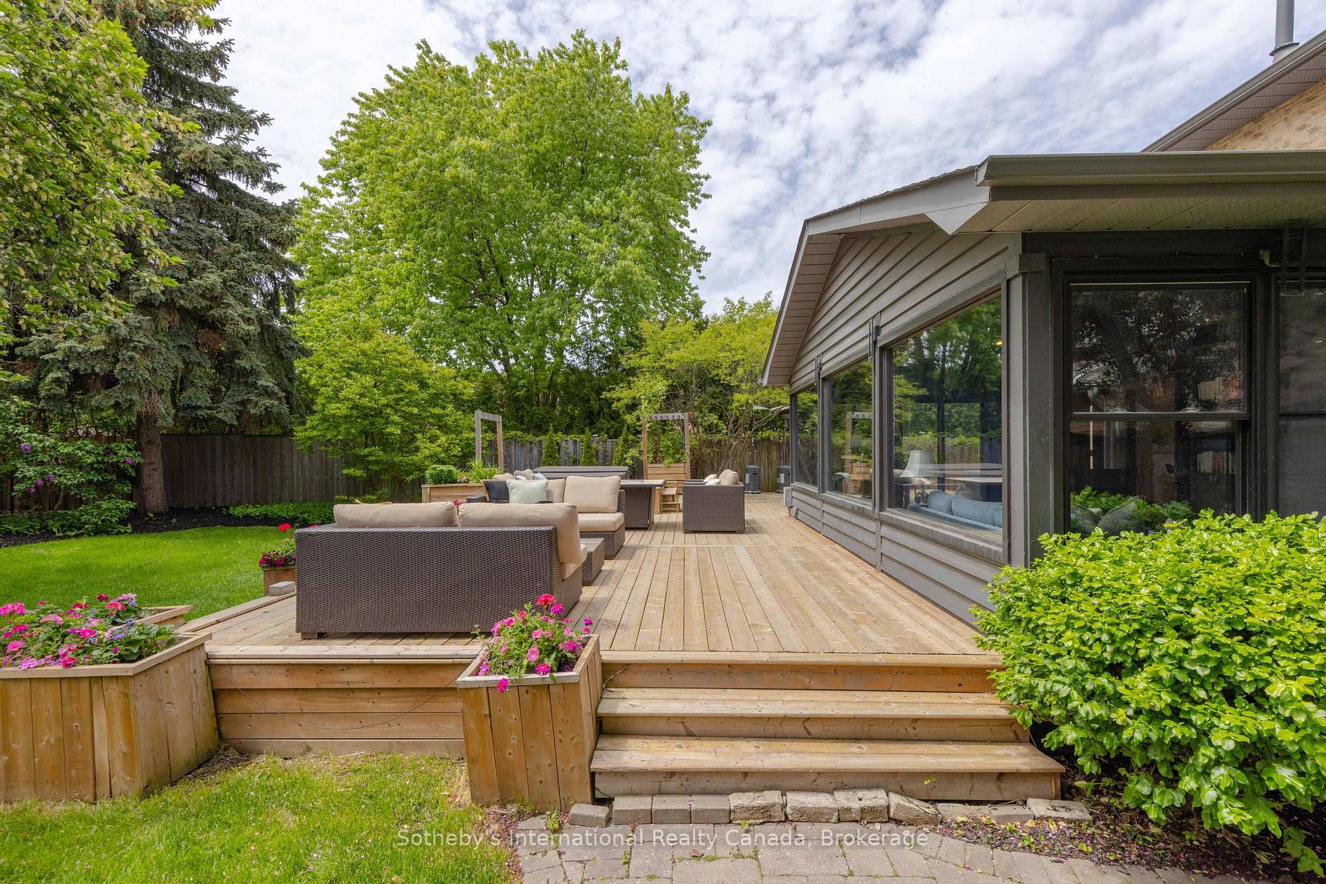 Photo 46 of 456 Aspen Forest Drive, Oakville, Ford — HOMEH
