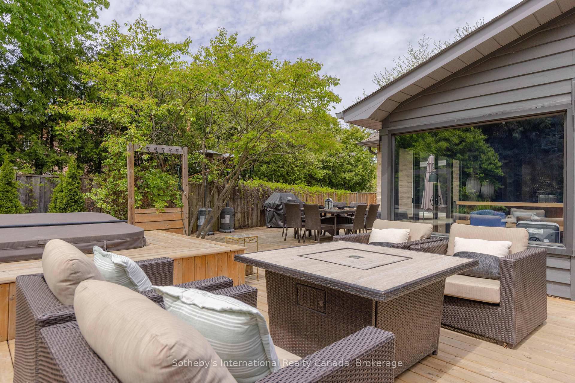 Photo 47 of 456 Aspen Forest Drive, Oakville, Ford — HOMEH