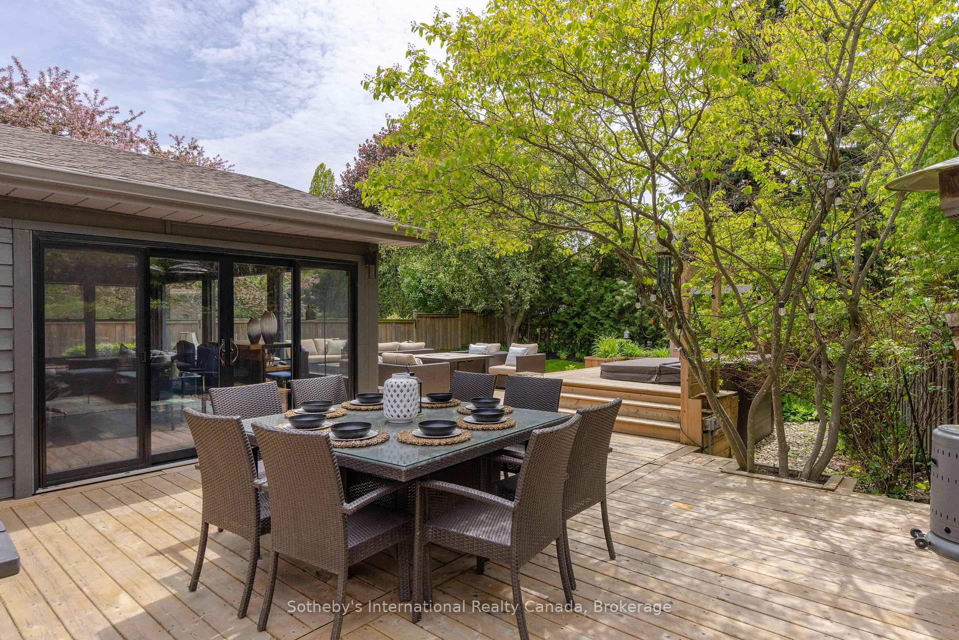 Photo 48 of 456 Aspen Forest Drive, Oakville, Ford — HOMEH