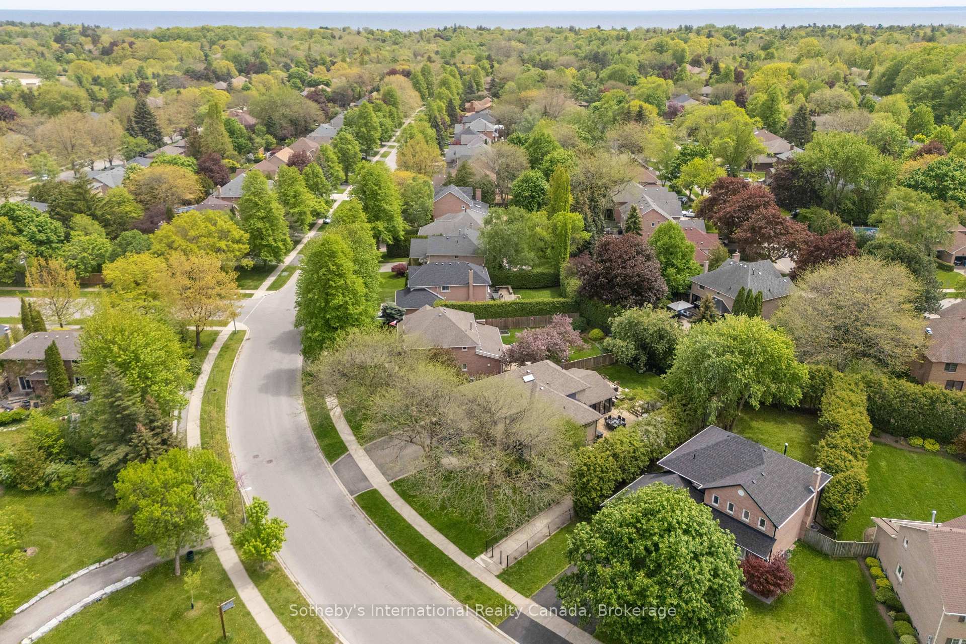 Photo 50 of 456 Aspen Forest Drive, Oakville, Ford — HOMEH