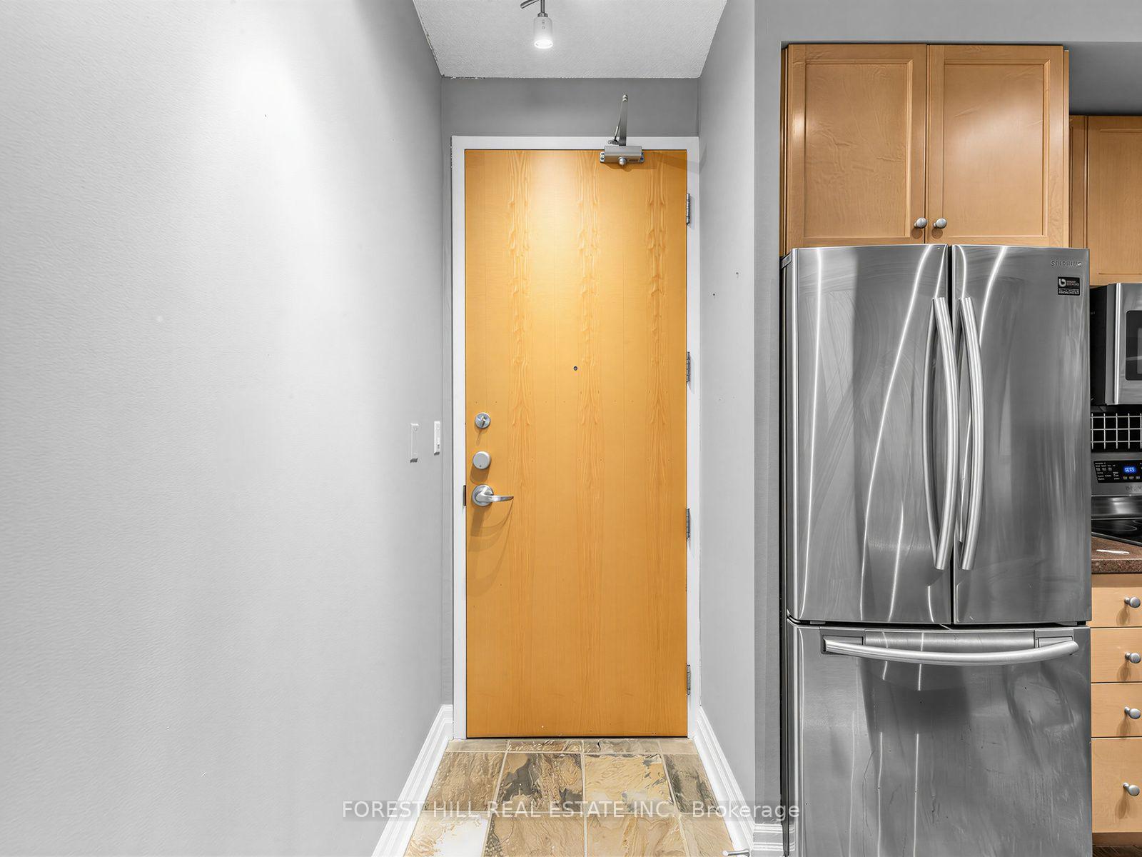 Photo 4 of Unit 804, 70 Alexander Street, Toronto, Church-Yonge Corridor — HOMEH