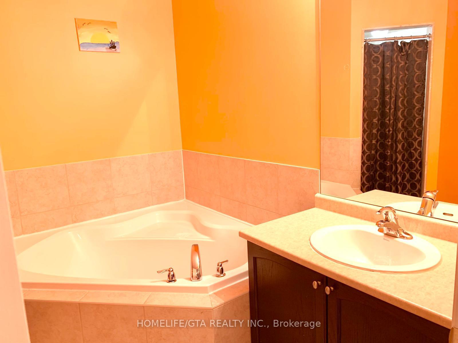 Photo 10 of 92 Todhunter Crescent, Ajax, Northeast Ajax — HOMEH