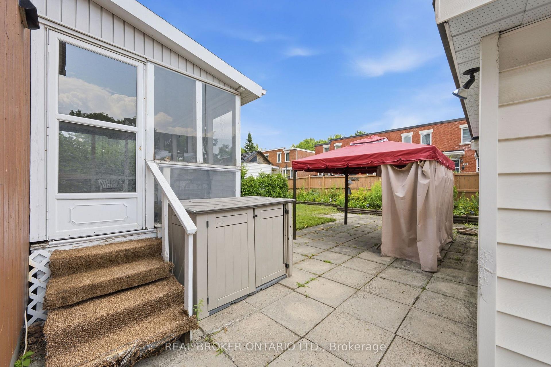 Photo 8 of 385 Enfield Avenue, Ottawa, Vanier — HOMEH