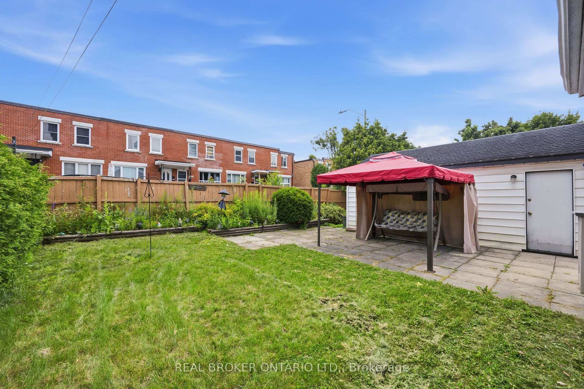Photo 9 of 385 Enfield Avenue, Ottawa, Vanier — HOMEH