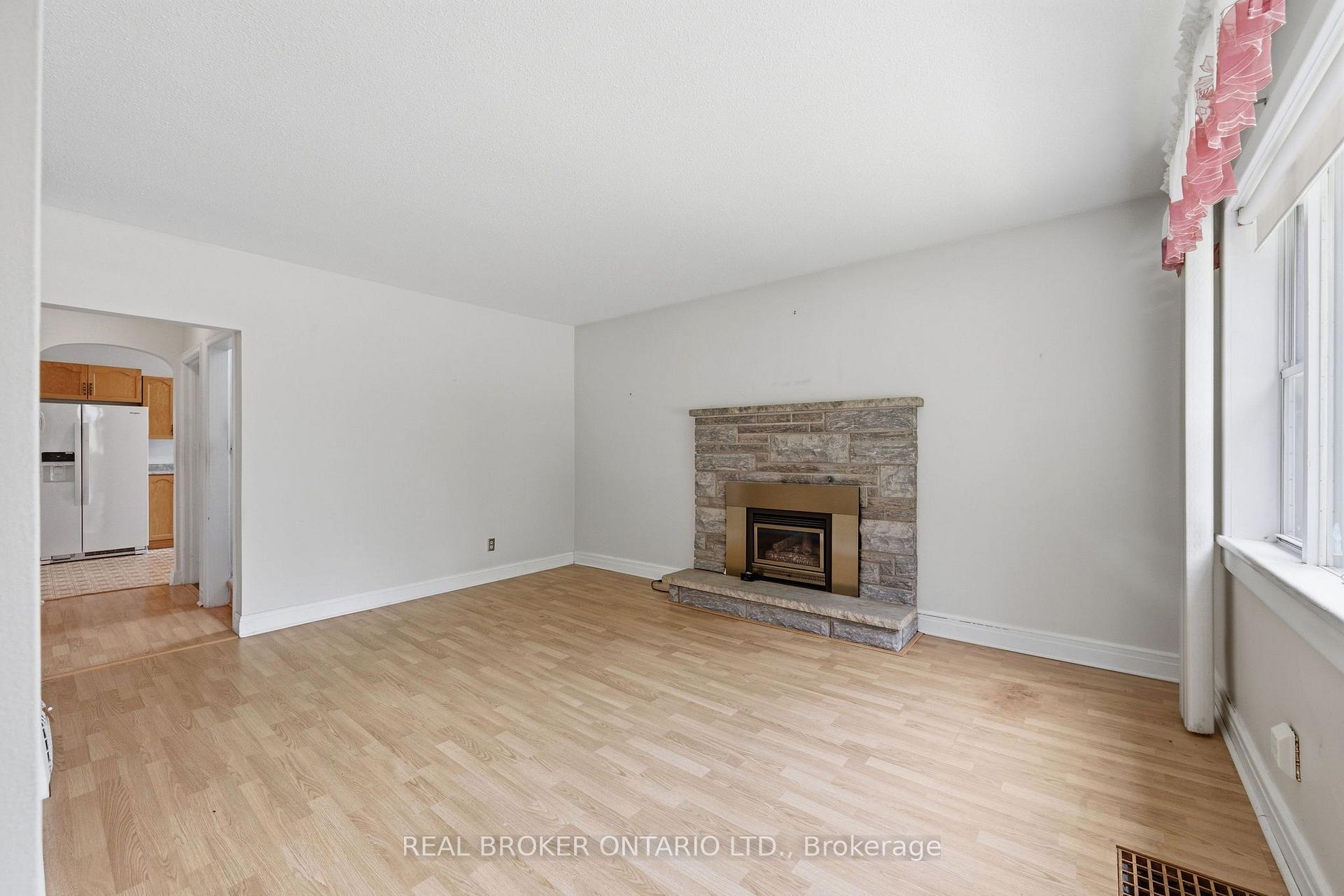 Photo 12 of 385 Enfield Avenue, Ottawa, Vanier — HOMEH