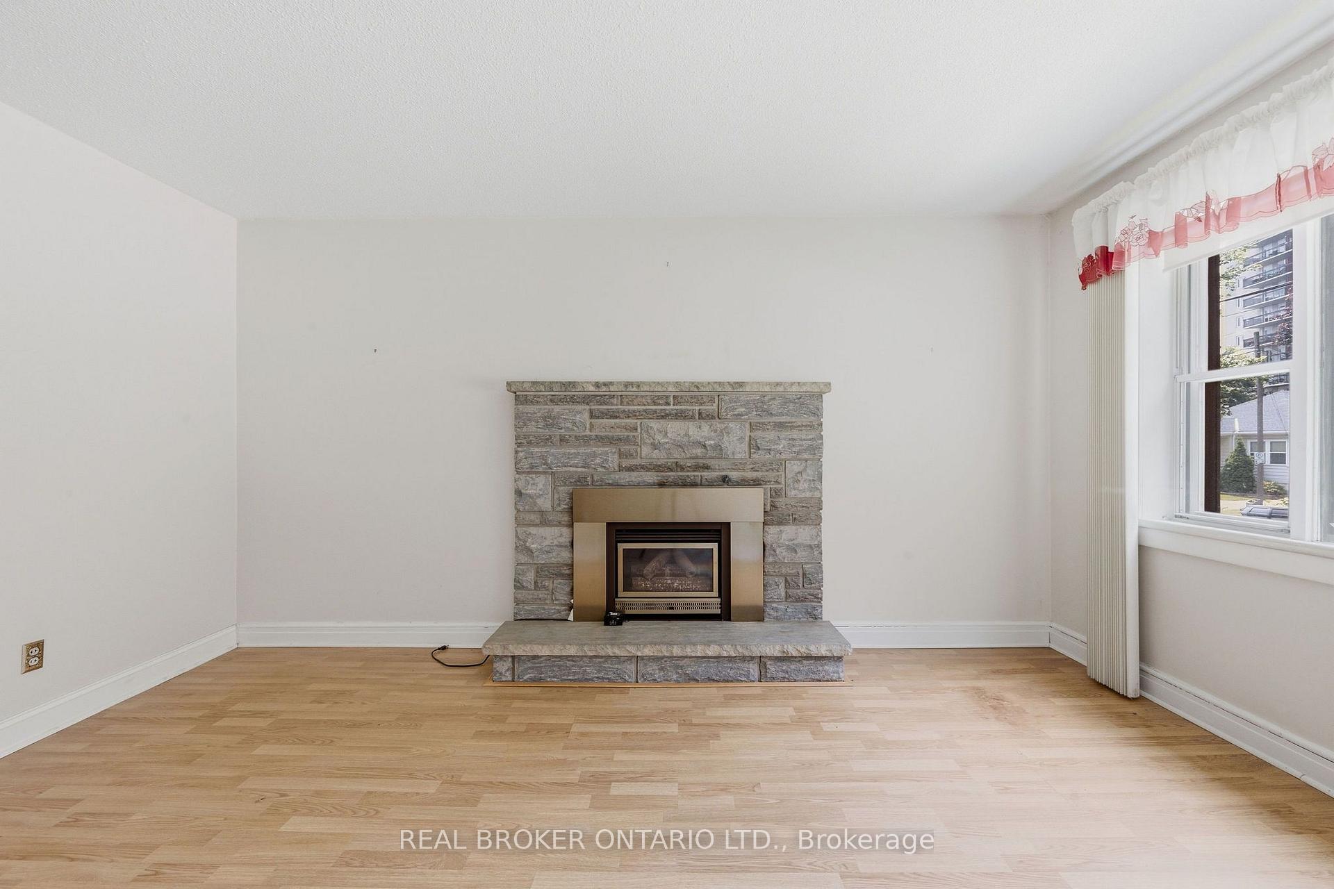 Photo 13 of 385 Enfield Avenue, Ottawa, Vanier — HOMEH