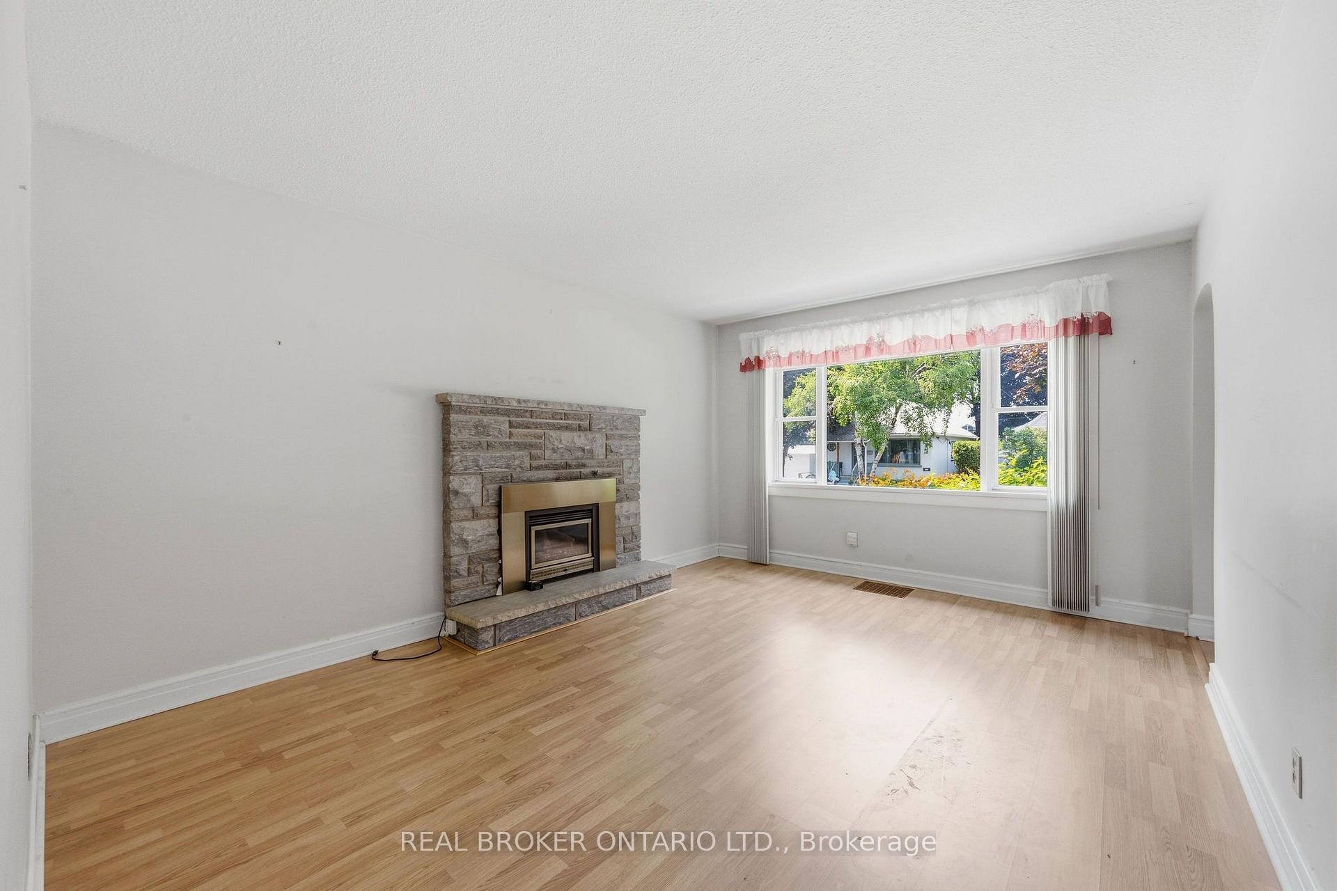 Photo 14 of 385 Enfield Avenue, Ottawa, Vanier — HOMEH