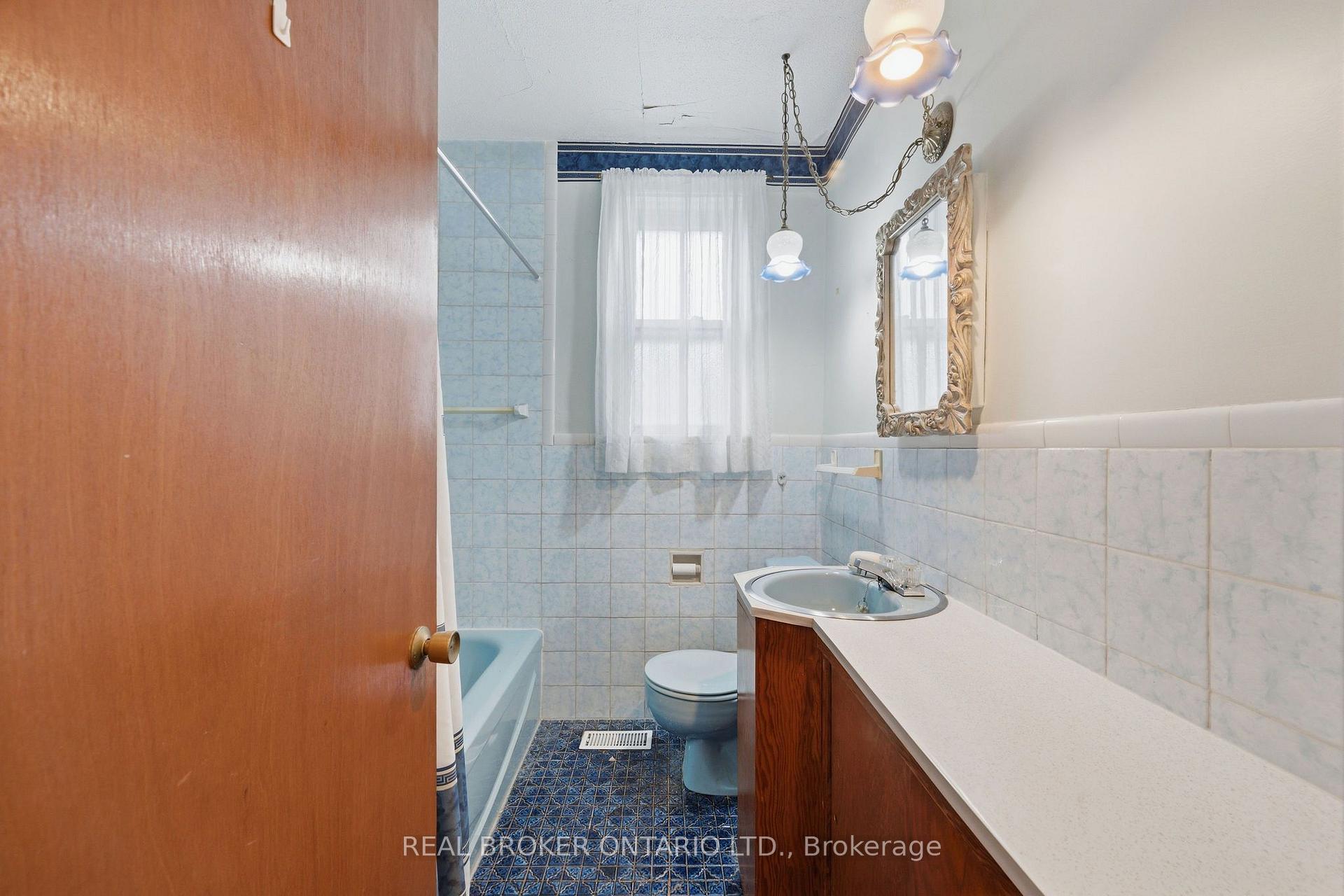 Photo 17 of 385 Enfield Avenue, Ottawa, Vanier — HOMEH