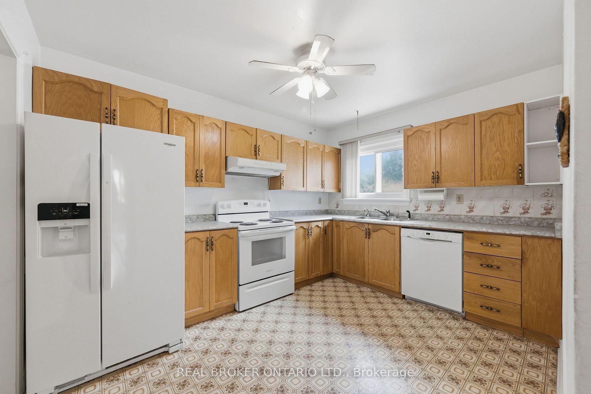 Photo 18 of 385 Enfield Avenue, Ottawa, Vanier — HOMEH