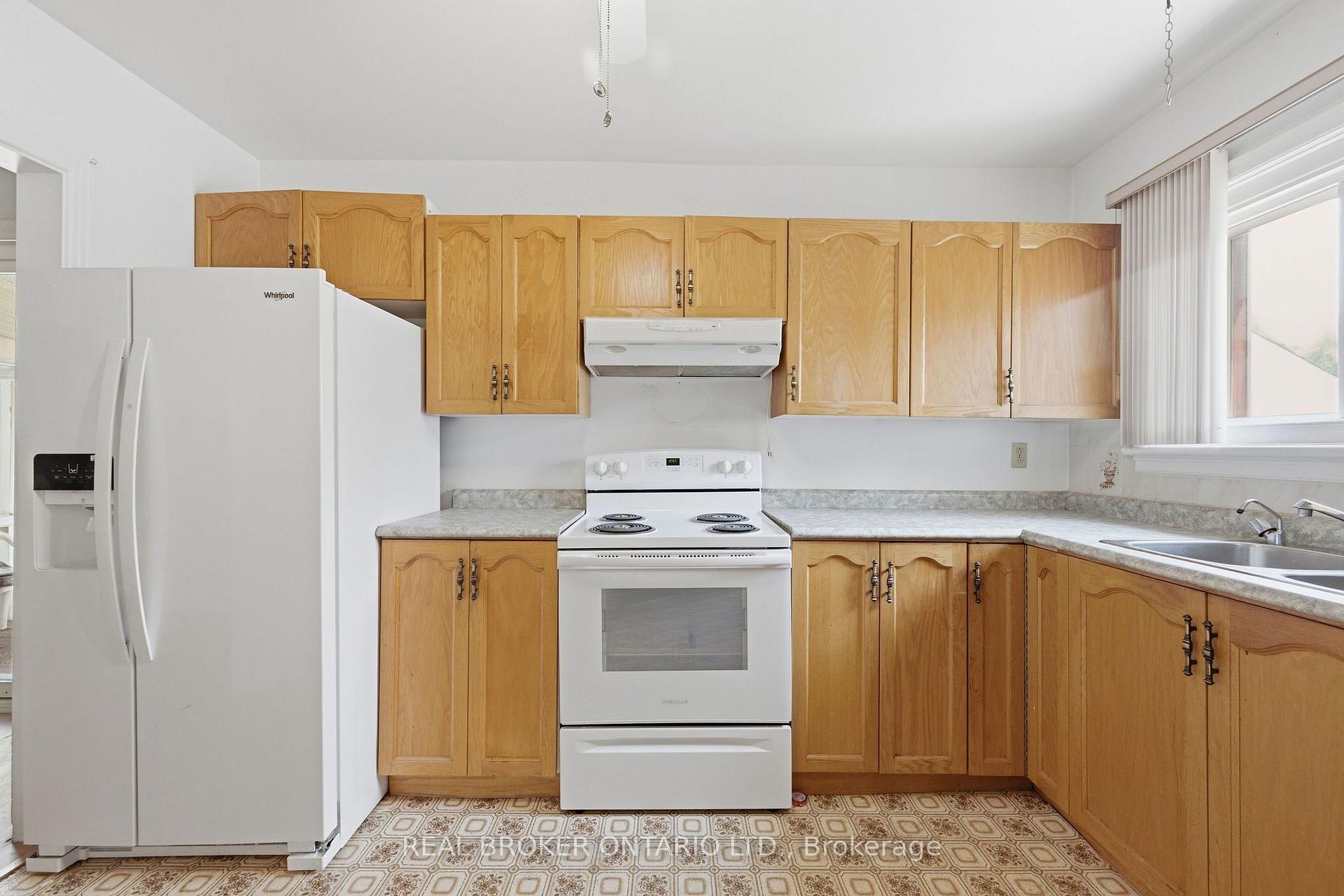 Photo 19 of 385 Enfield Avenue, Ottawa, Vanier — HOMEH