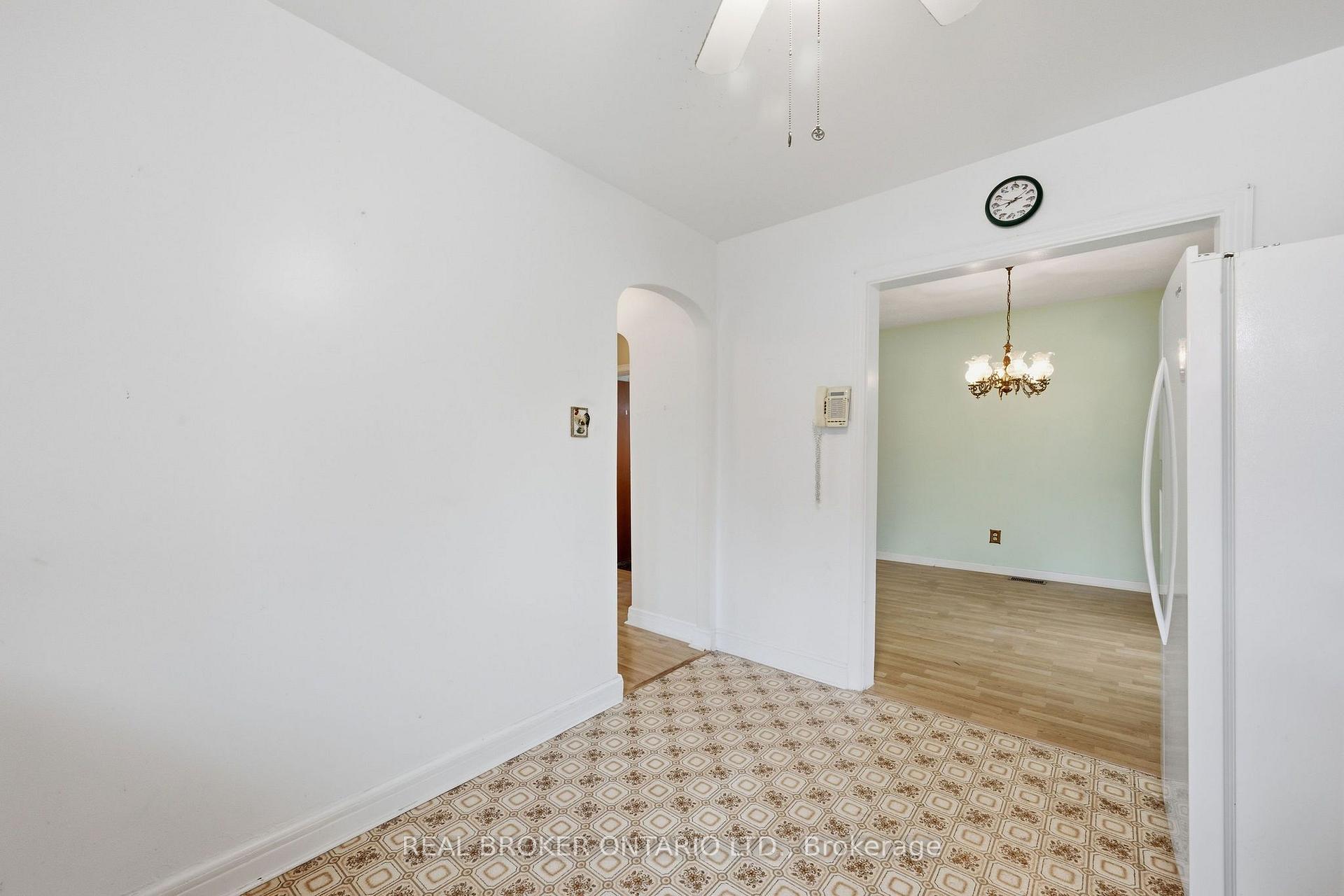 Photo 20 of 385 Enfield Avenue, Ottawa, Vanier — HOMEH