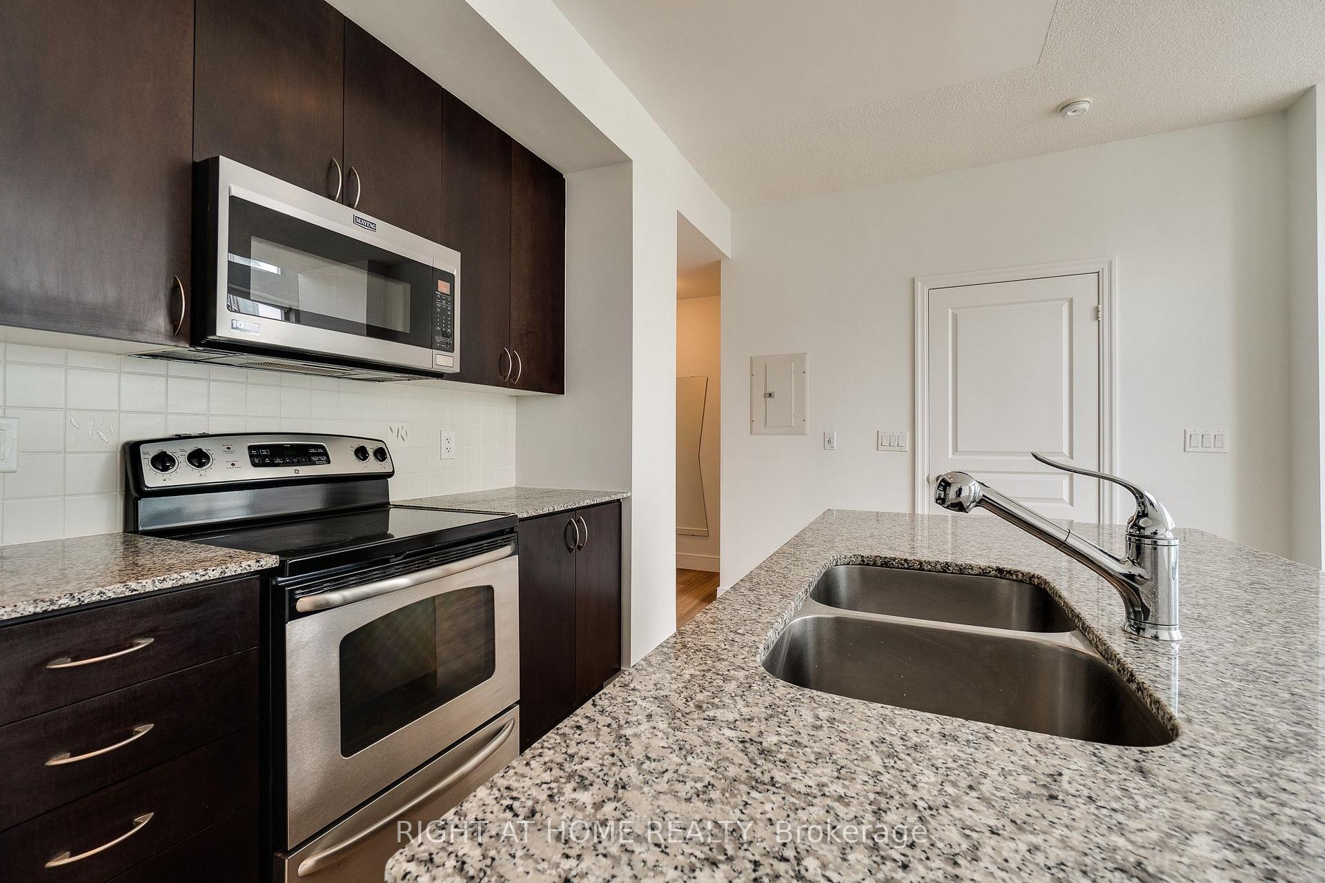 Photo 12 of Unit 2702, 223 Webb Drive, Mississauga, City Centre — HOMEH