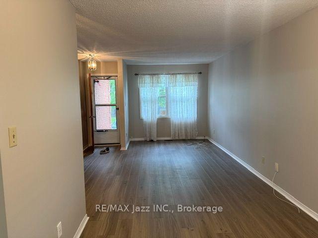 Photo 2 of 5 Turnberry Crescent, Clarington, Courtice — HOMEH