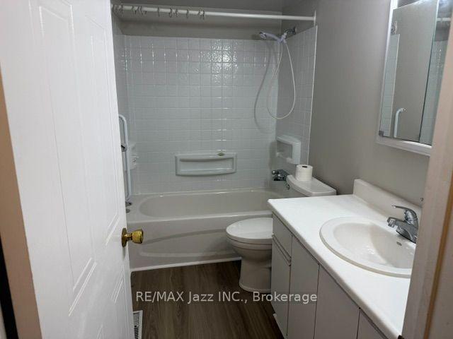 Photo 8 of 5 Turnberry Crescent, Clarington, Courtice — HOMEH