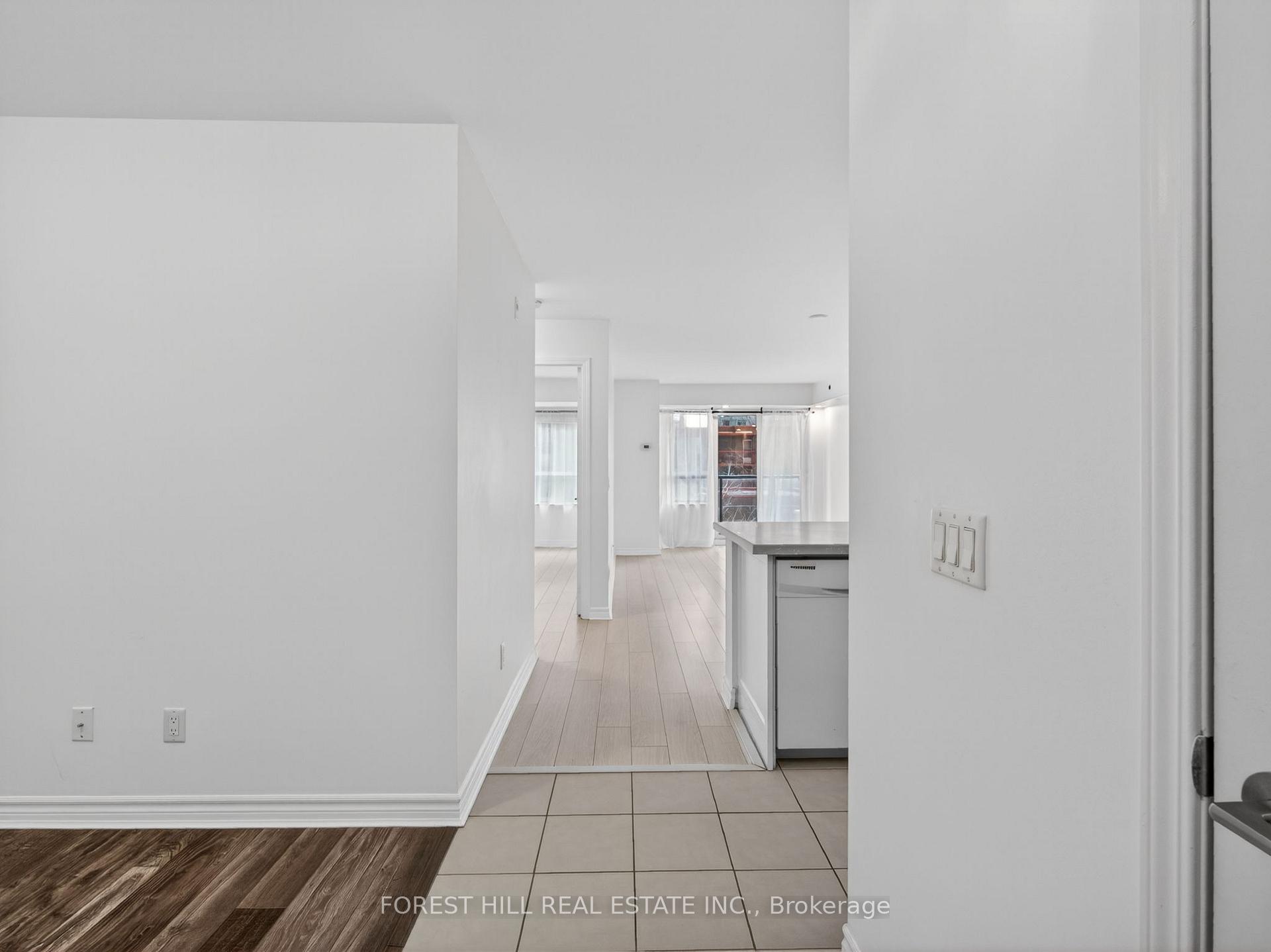 Photo 4 of Unit 224, 35 Saranac Boulevard, Toronto, Englemount-Lawrence — HOMEH