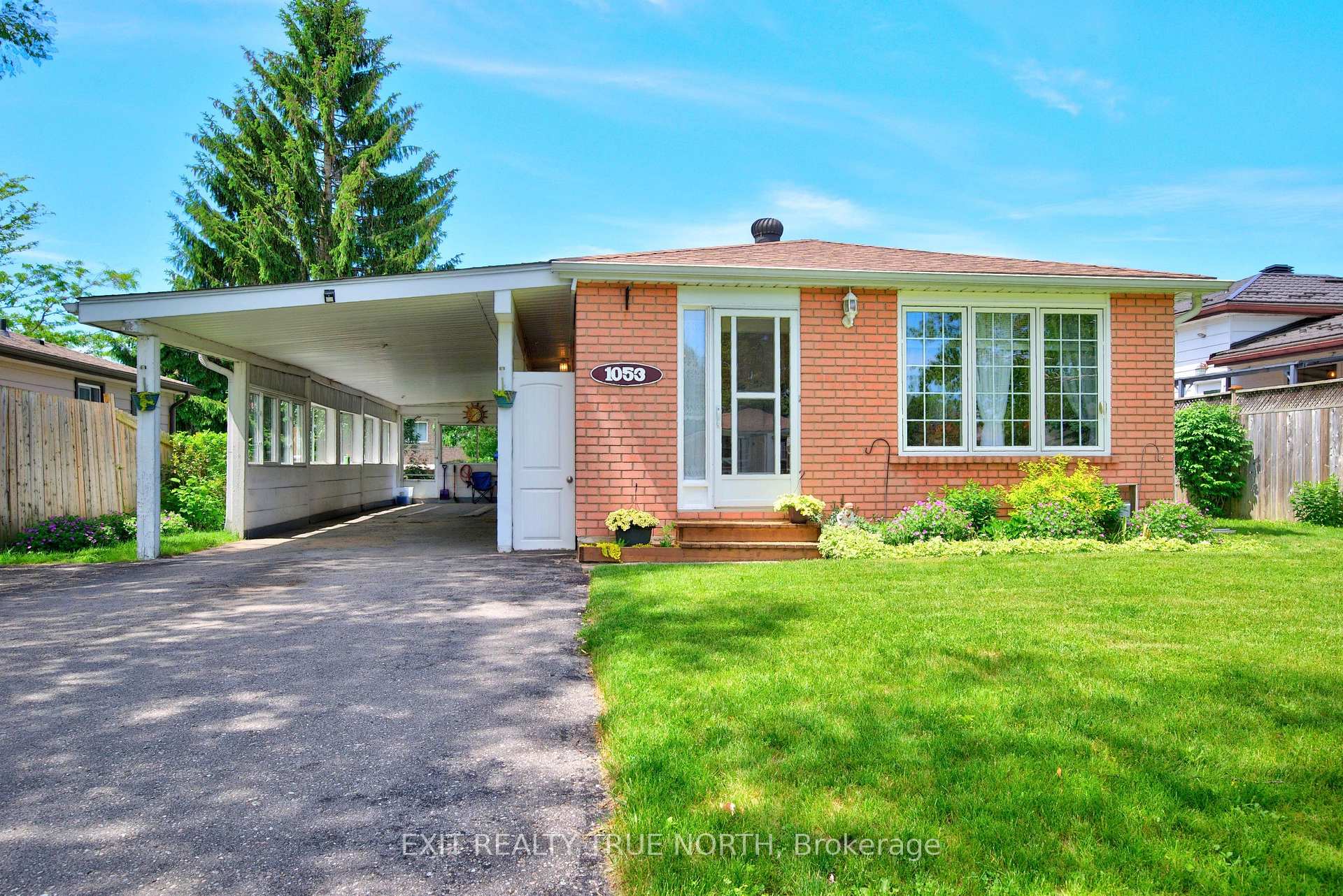 Photo 2 of 1053 Glen Bogie Crescent, Midland — HOMEH
