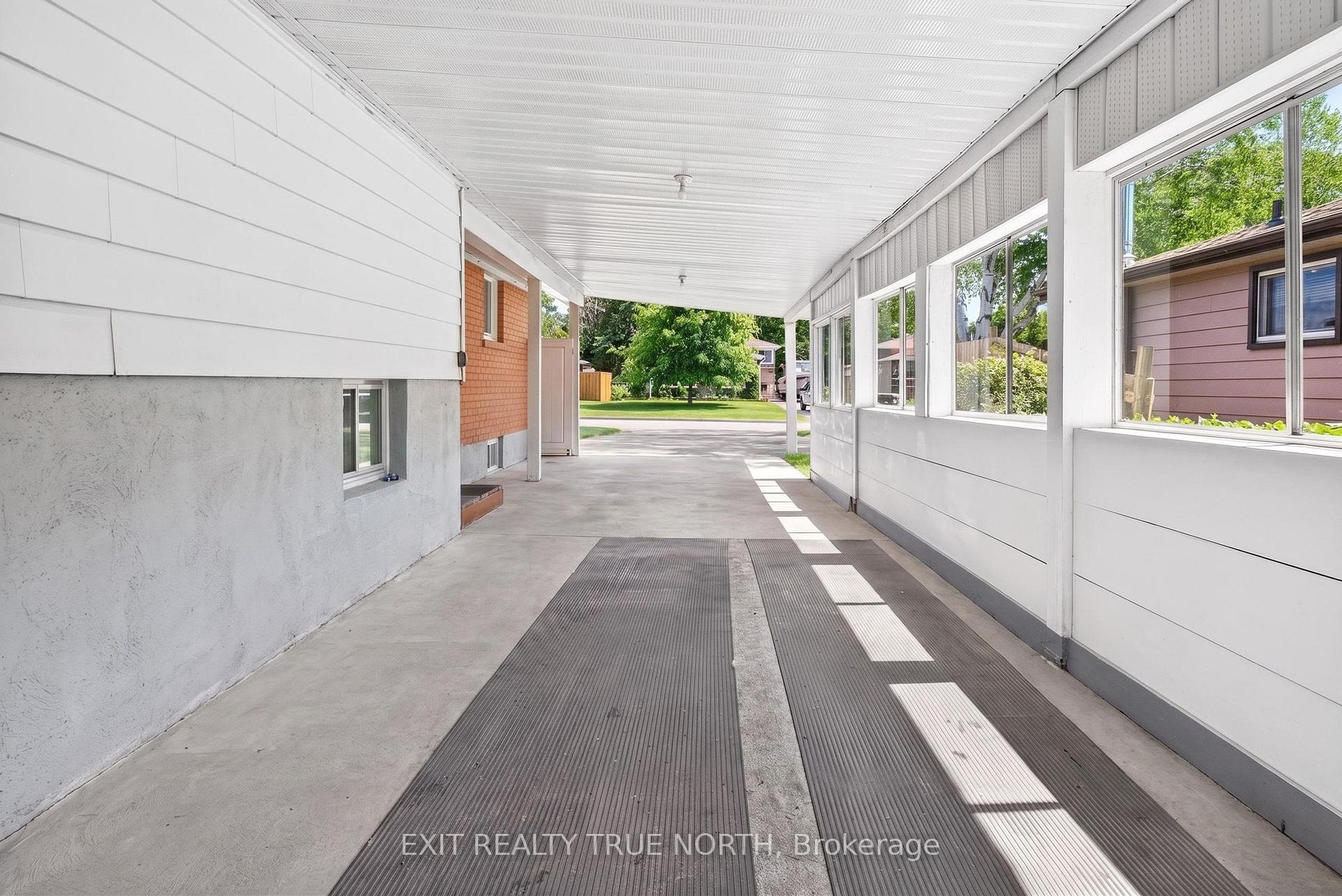 Photo 3 of 1053 Glen Bogie Crescent, Midland — HOMEH