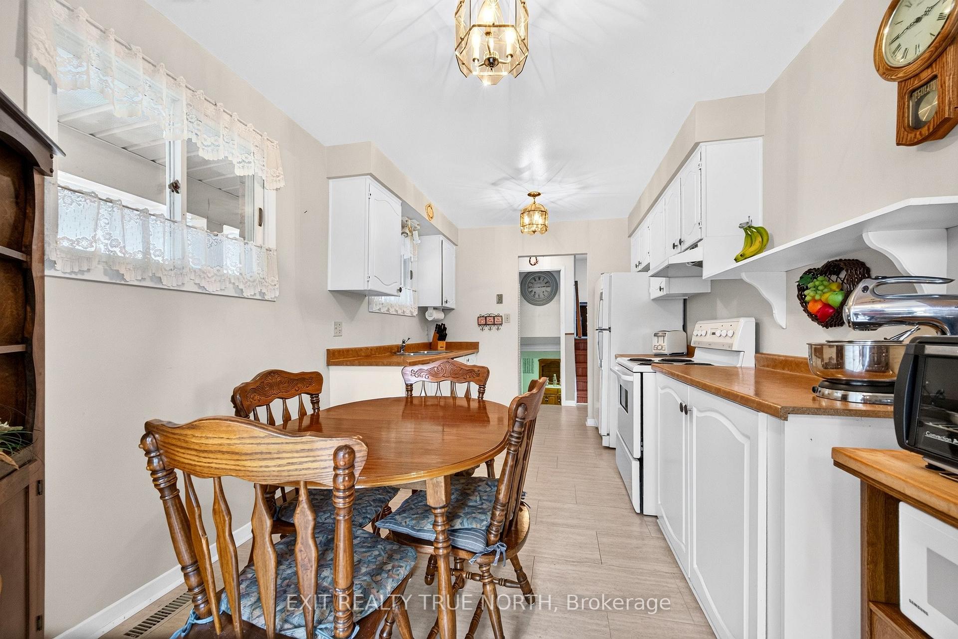 Photo 6 of 1053 Glen Bogie Crescent, Midland — HOMEH