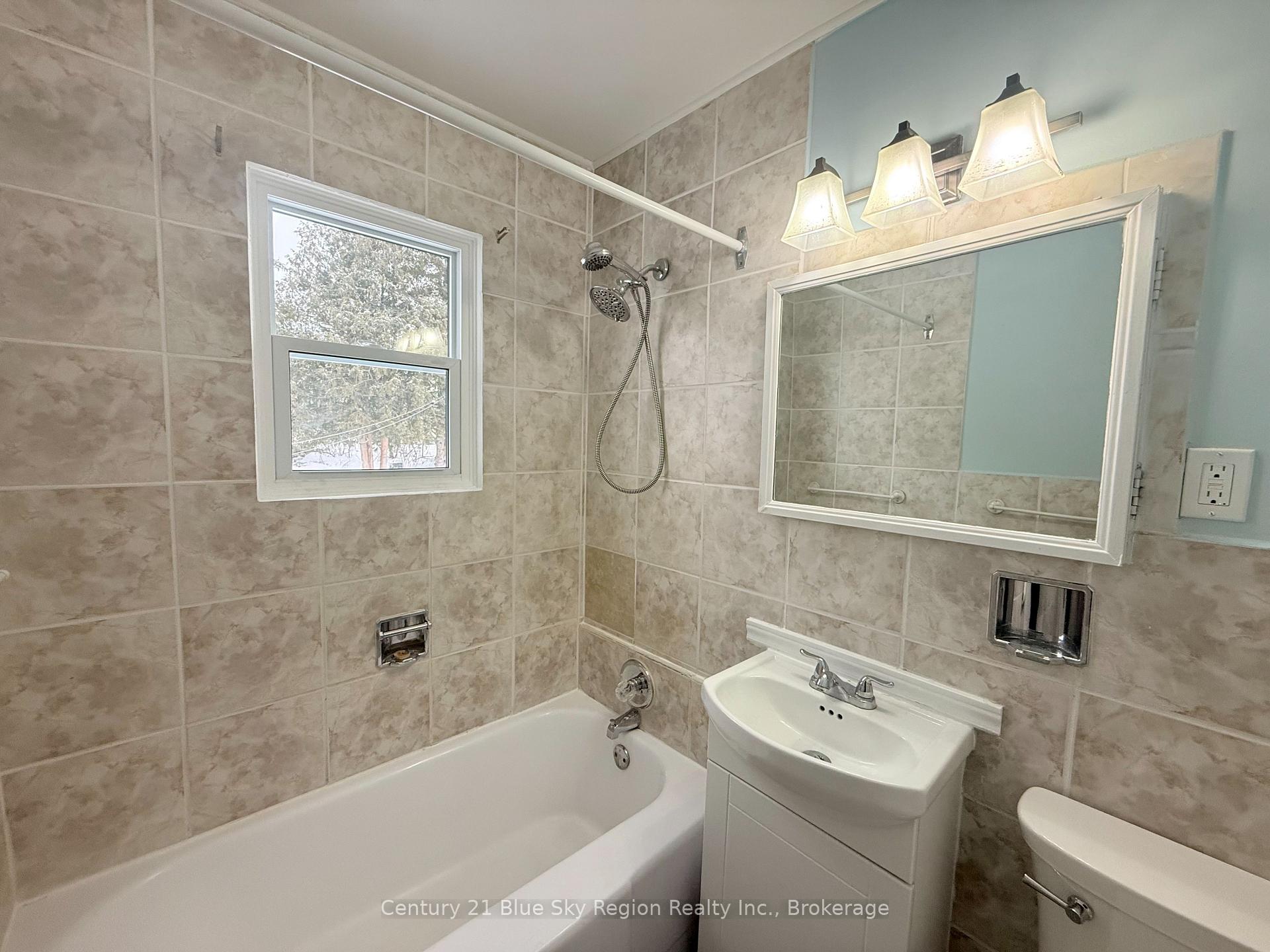Photo 16 of 578 Mcphail Street, North Bay, Central — HOMEH