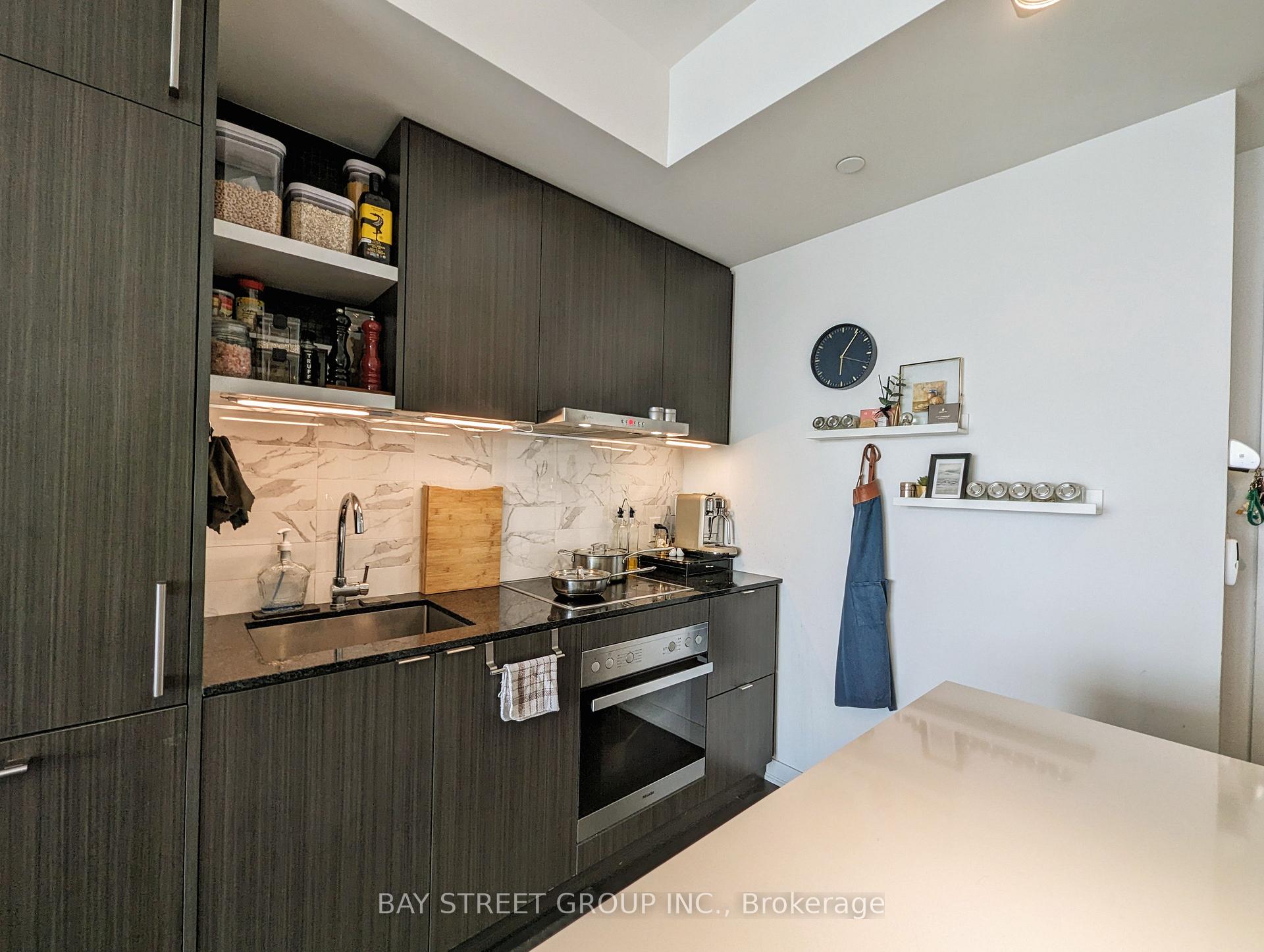 Photo 5 of Unit 6103, 100 Harbour Street, Toronto, Waterfront Communities — HOMEH