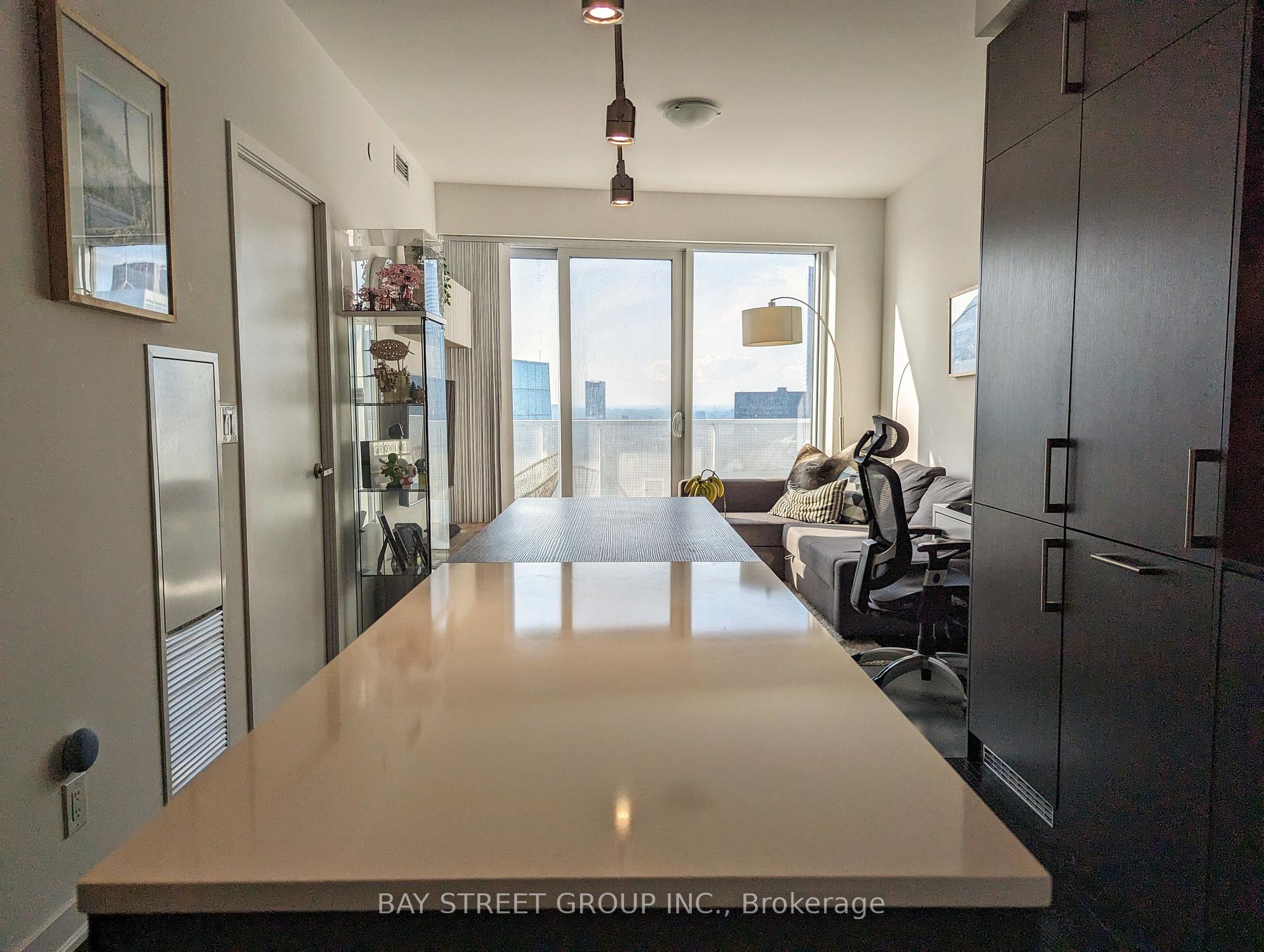Photo 6 of Unit 6103, 100 Harbour Street, Toronto, Waterfront Communities — HOMEH