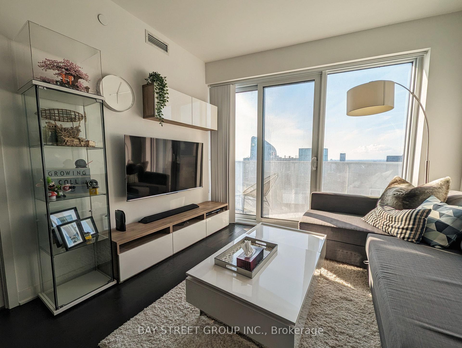 Photo 7 of Unit 6103, 100 Harbour Street, Toronto, Waterfront Communities — HOMEH