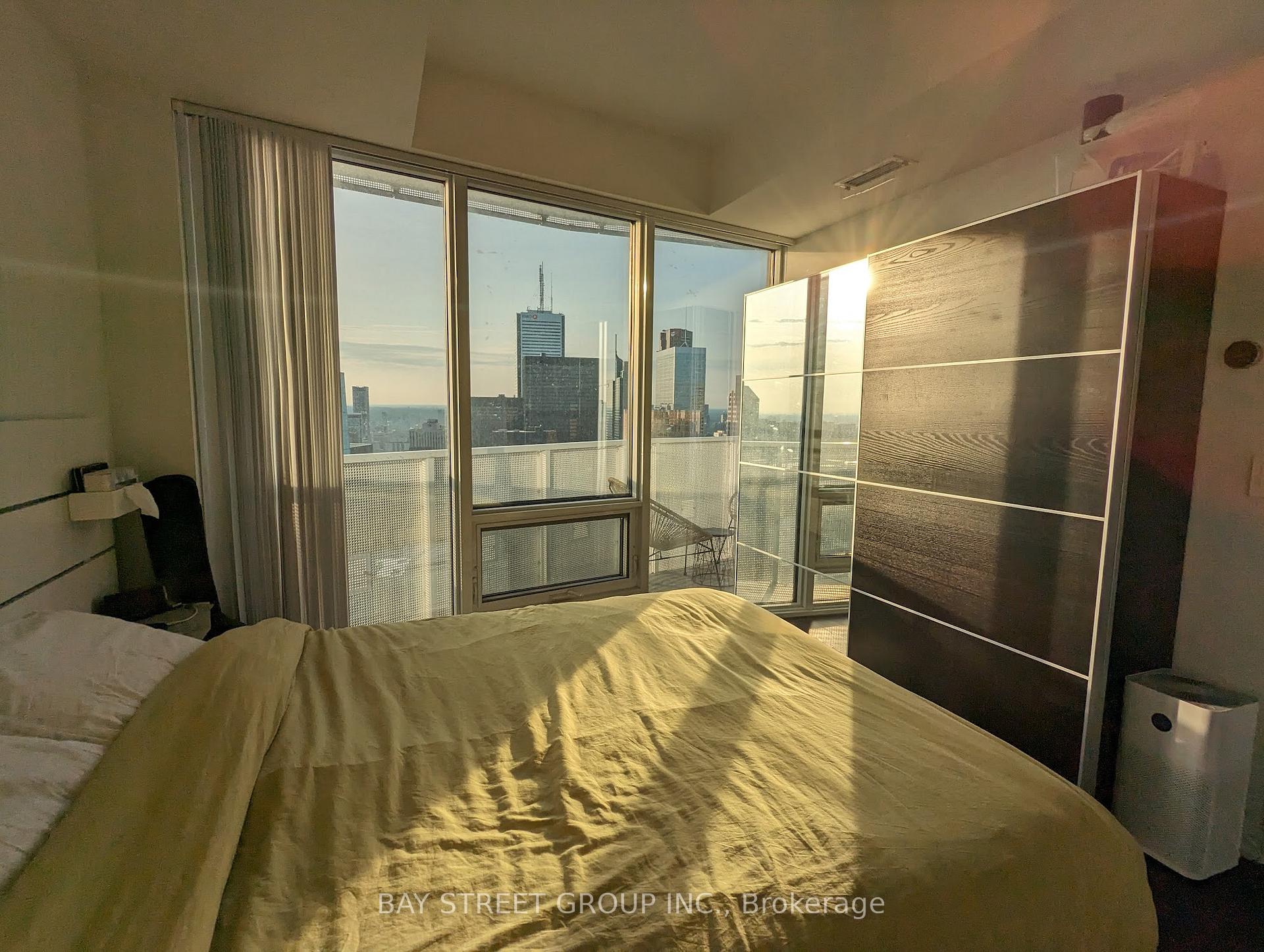 Photo 10 of Unit 6103, 100 Harbour Street, Toronto, Waterfront Communities — HOMEH