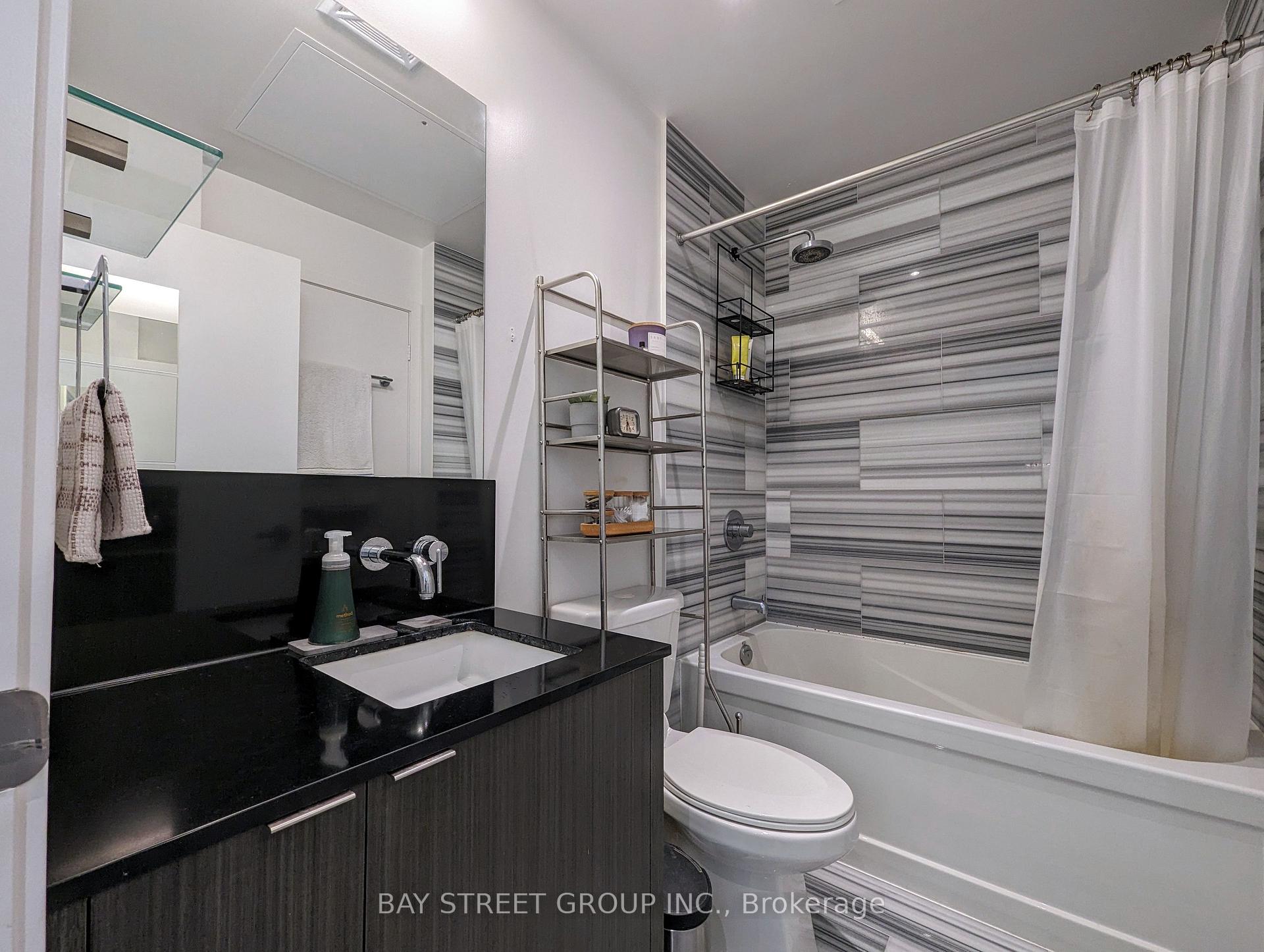 Photo 11 of Unit 6103, 100 Harbour Street, Toronto, Waterfront Communities — HOMEH