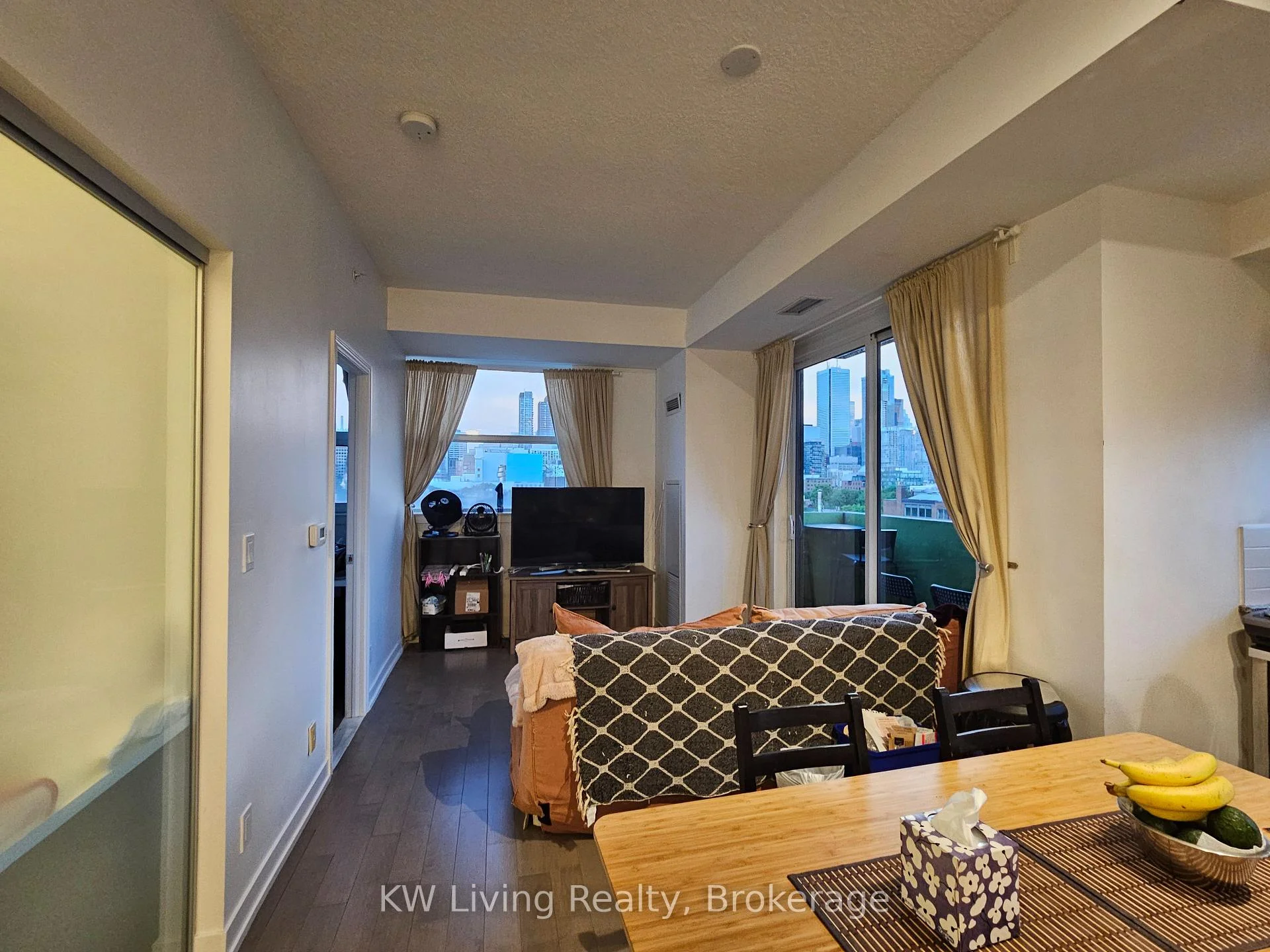 Photo 3 of Unit 810, 10 Willison Square, Toronto, Kensington-Chinatown — HOMEH