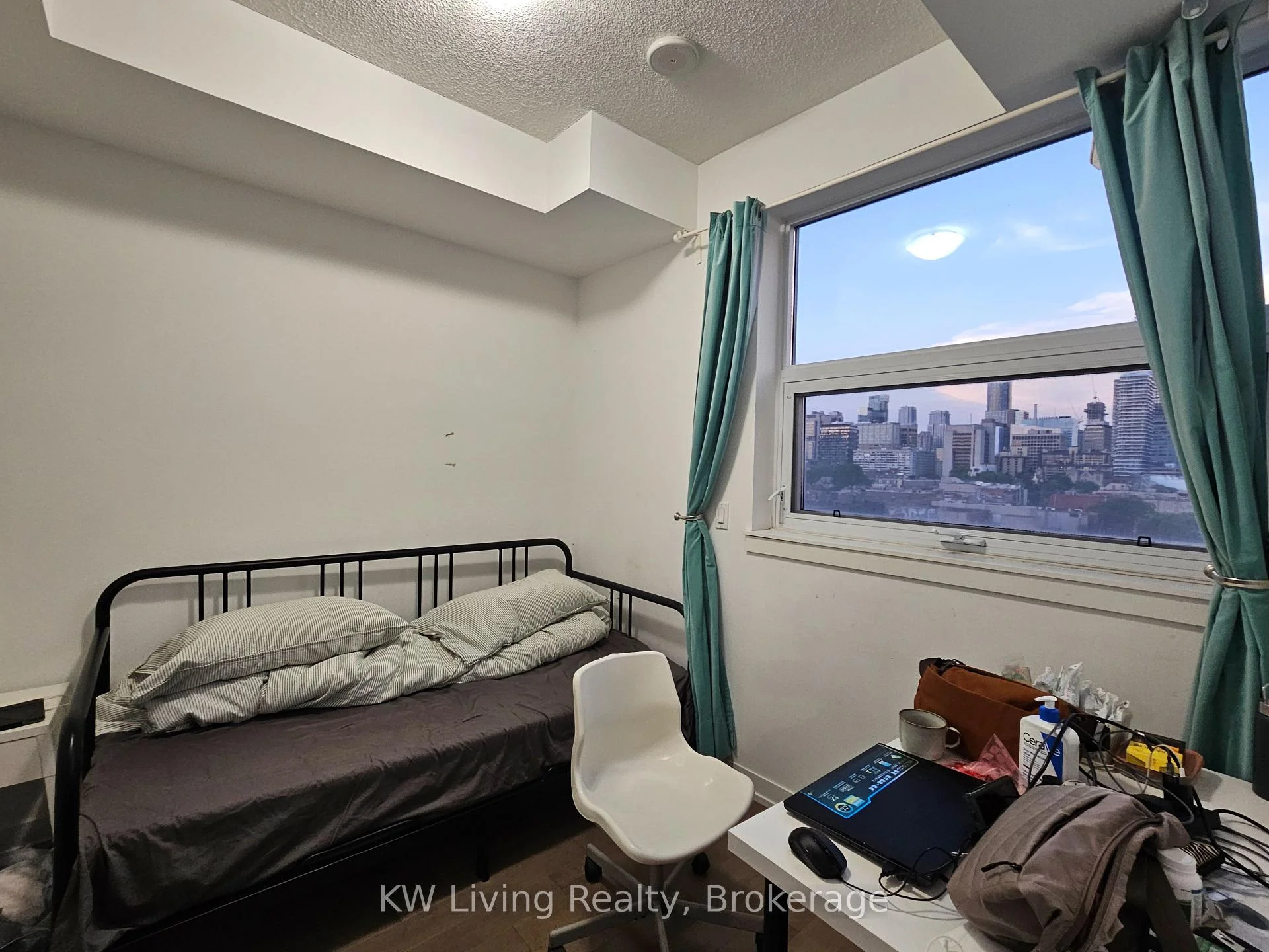 Photo 7 of Unit 810, 10 Willison Square, Toronto, Kensington-Chinatown — HOMEH