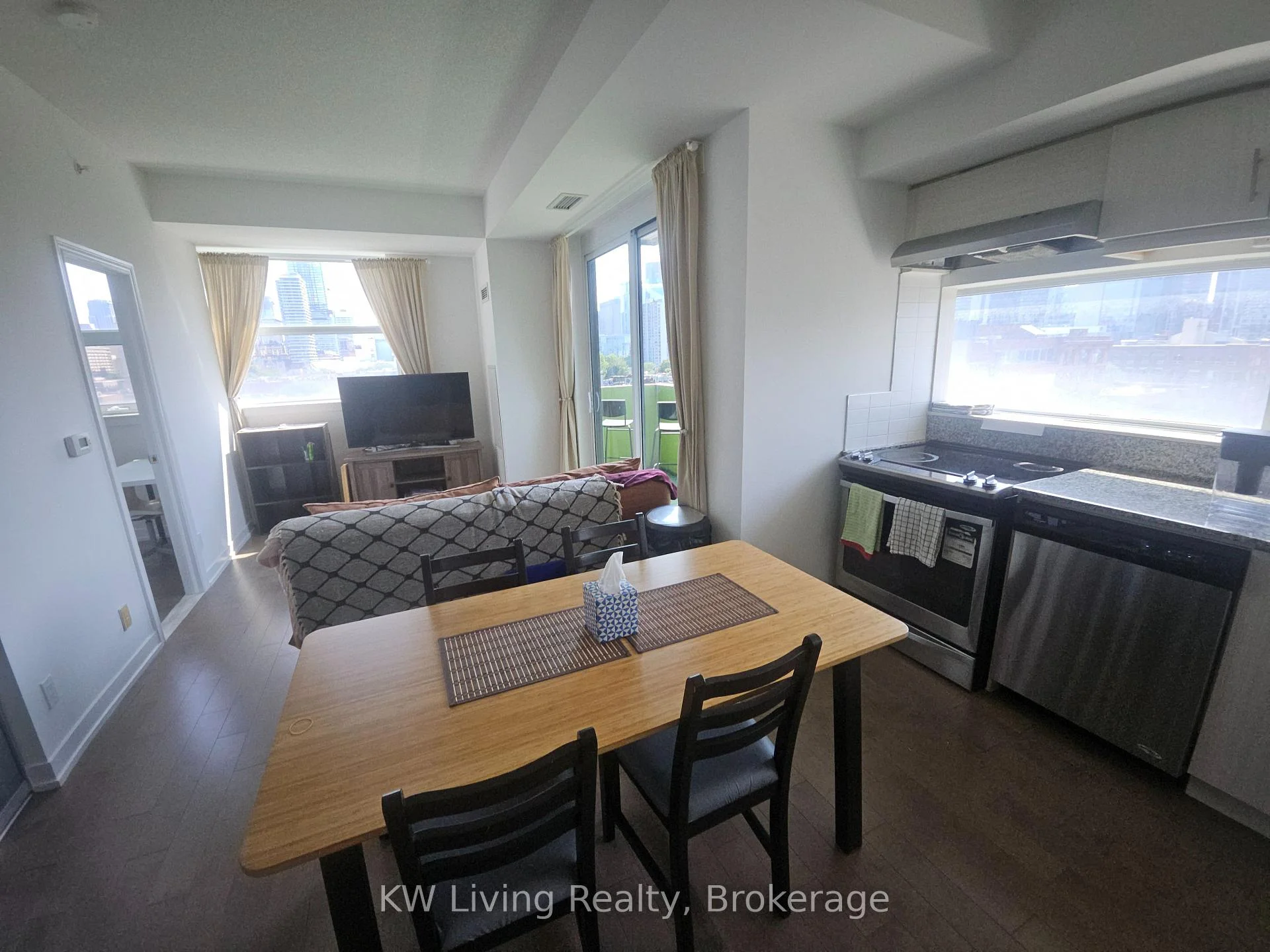 Photo 8 of Unit 810, 10 Willison Square, Toronto, Kensington-Chinatown — HOMEH