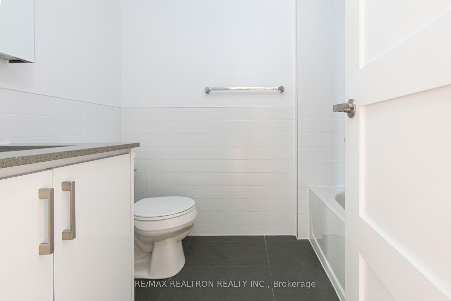 Photo 4 of Unit 712, 10 Shallmar Boulevard, Toronto, Forest Hill North — HOMEH