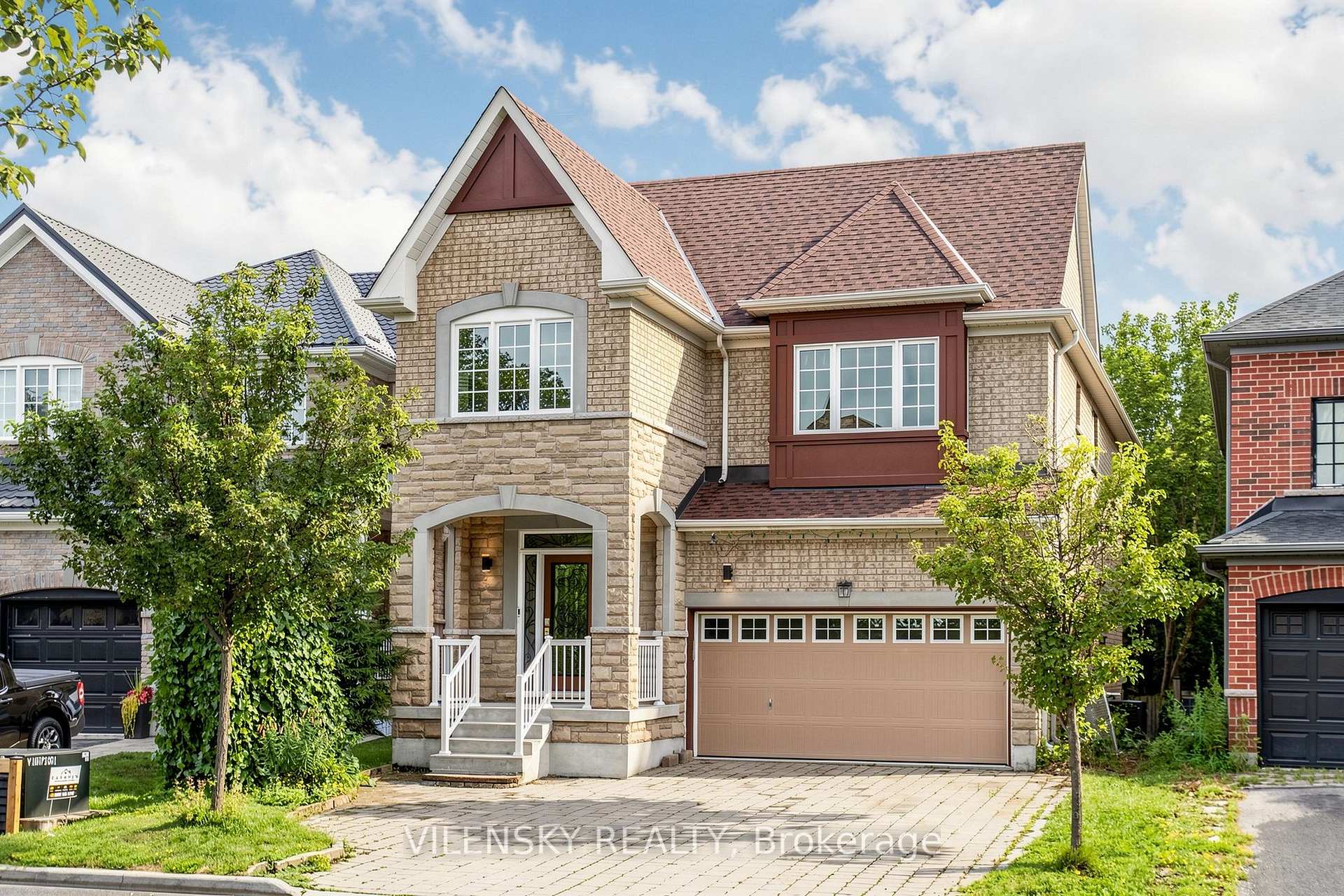 Front of 32 Santa Amato Crescent