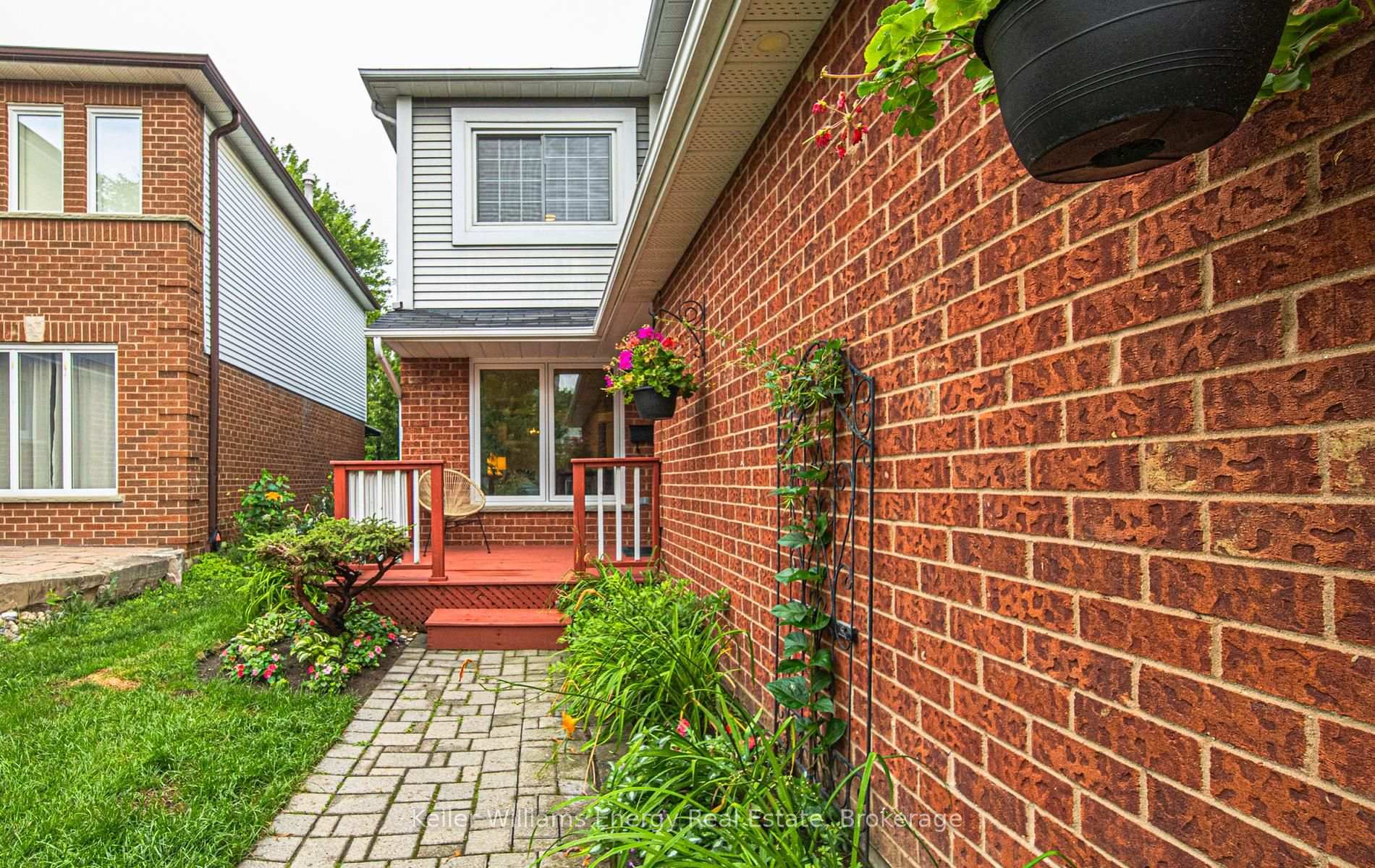 Photo 3 of 27 Teddington Crescent, Whitby, Pringle Creek — HOMEH