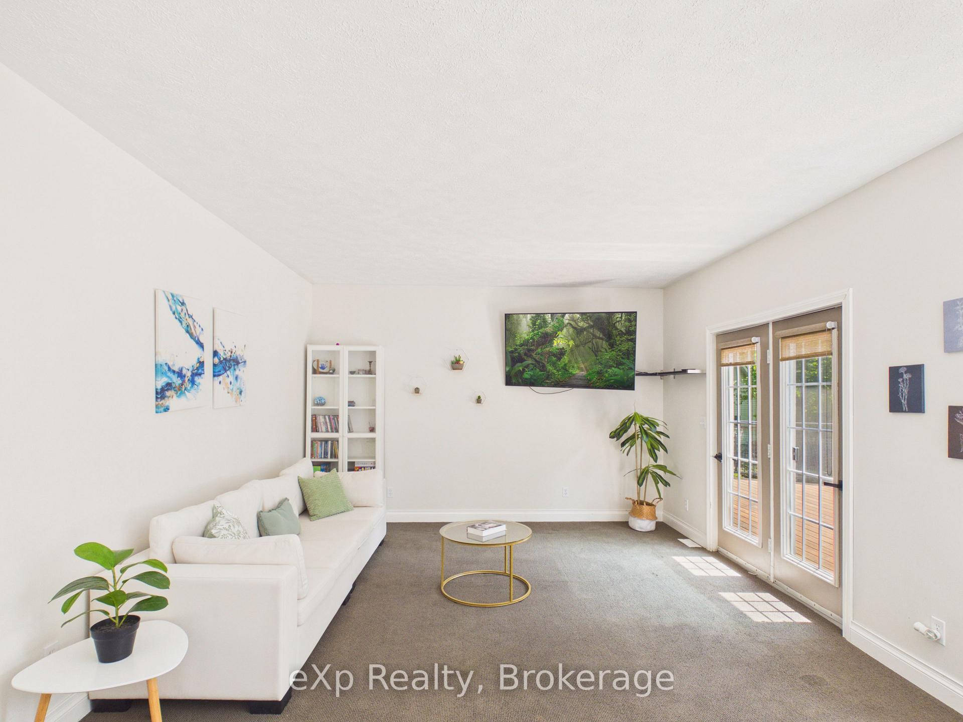 Photo 14 of 20 Highland Crescent, South Bruce — HOMEH