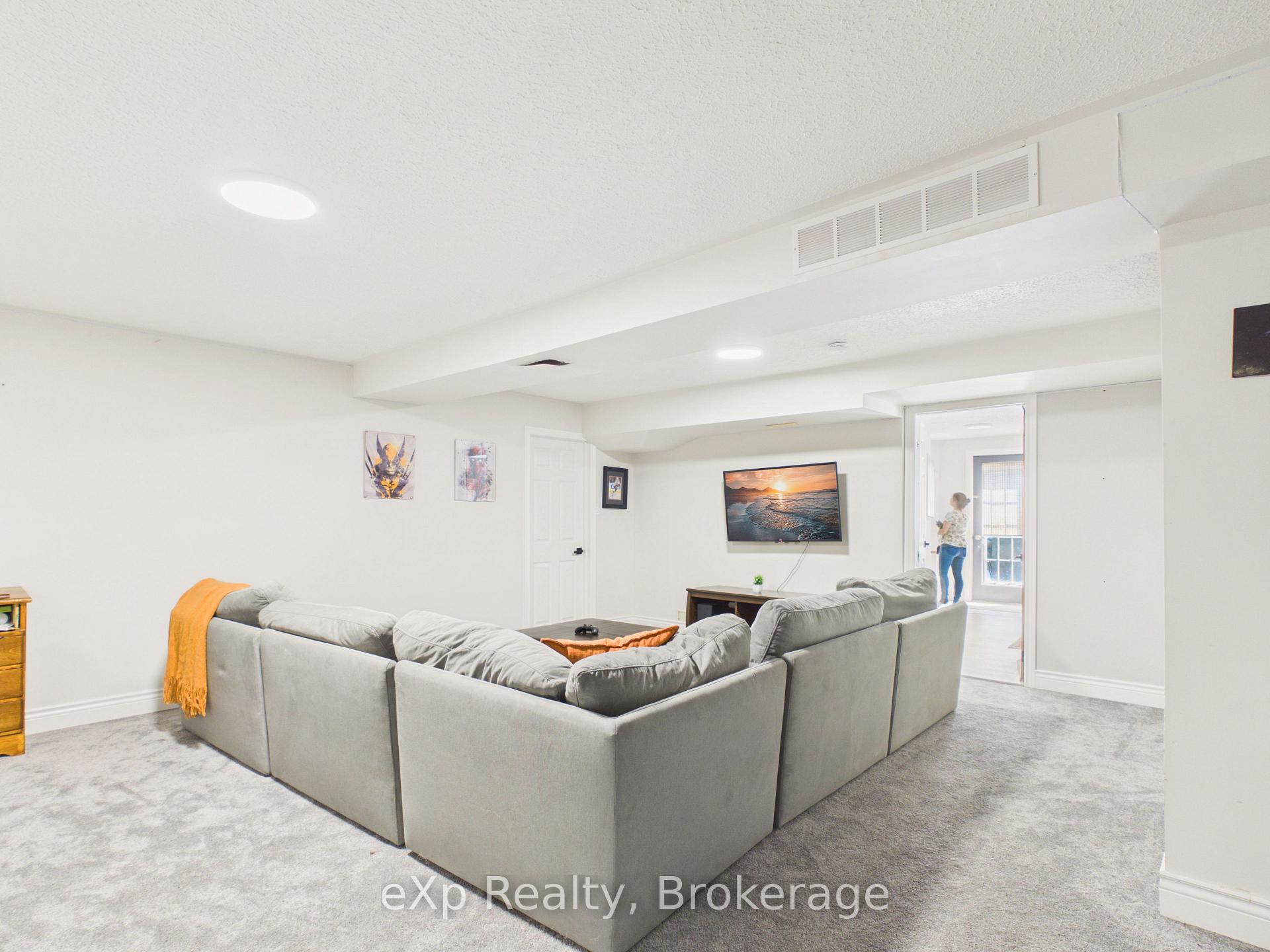 Photo 41 of 20 Highland Crescent, South Bruce — HOMEH
