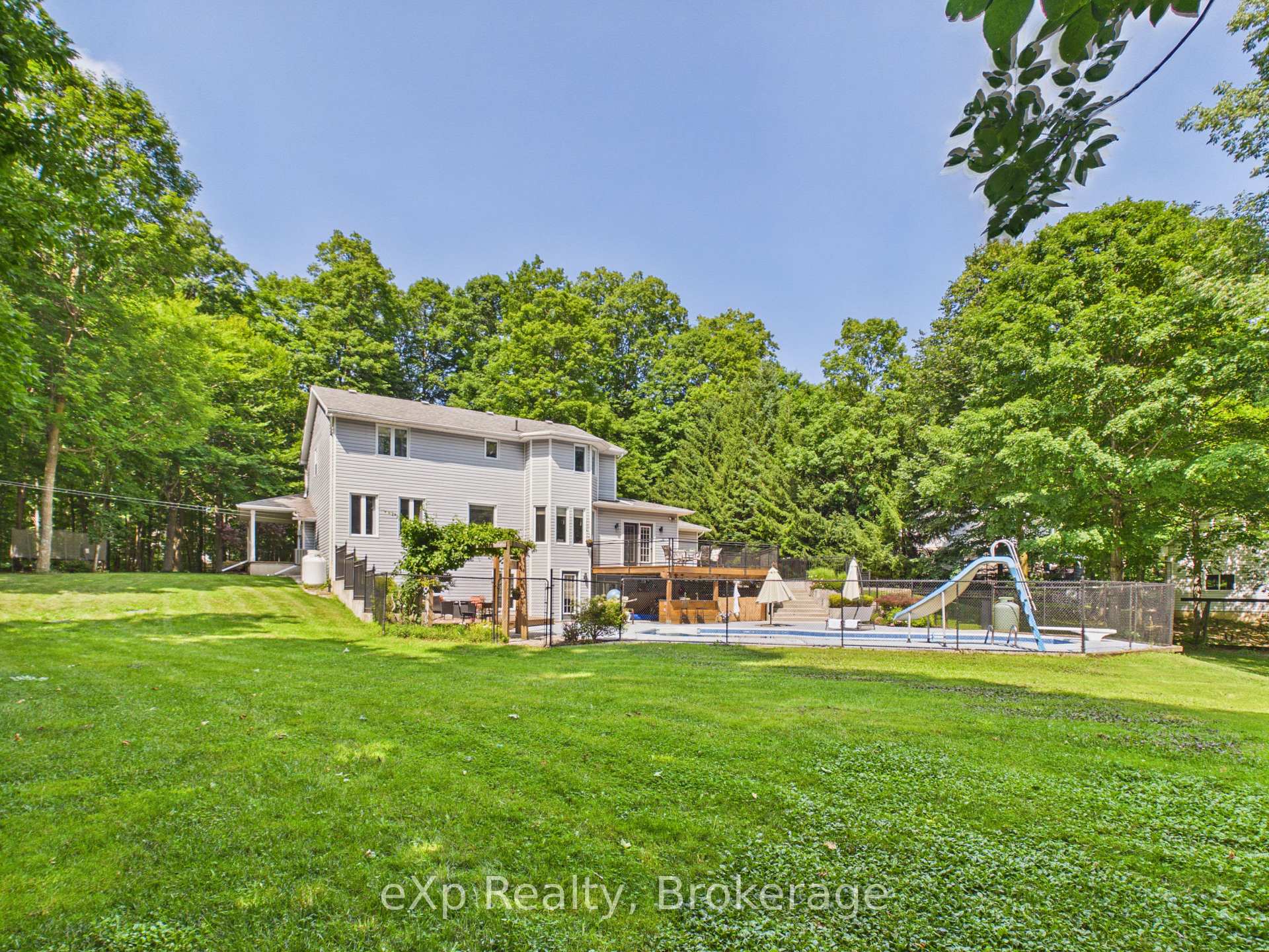 Photo 31 of 20 Highland Crescent, South Bruce — HOMEH