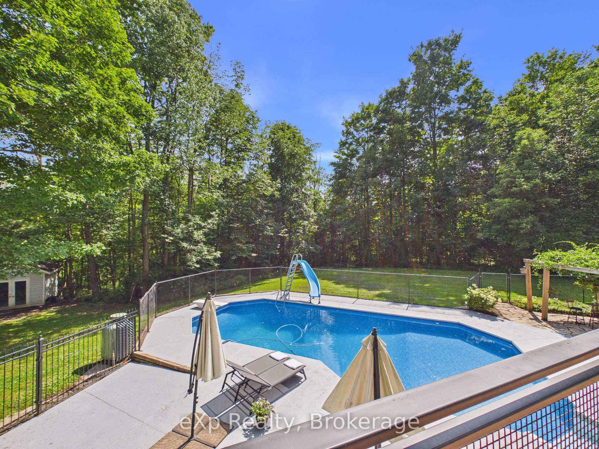 Photo 33 of 20 Highland Crescent, South Bruce — HOMEH