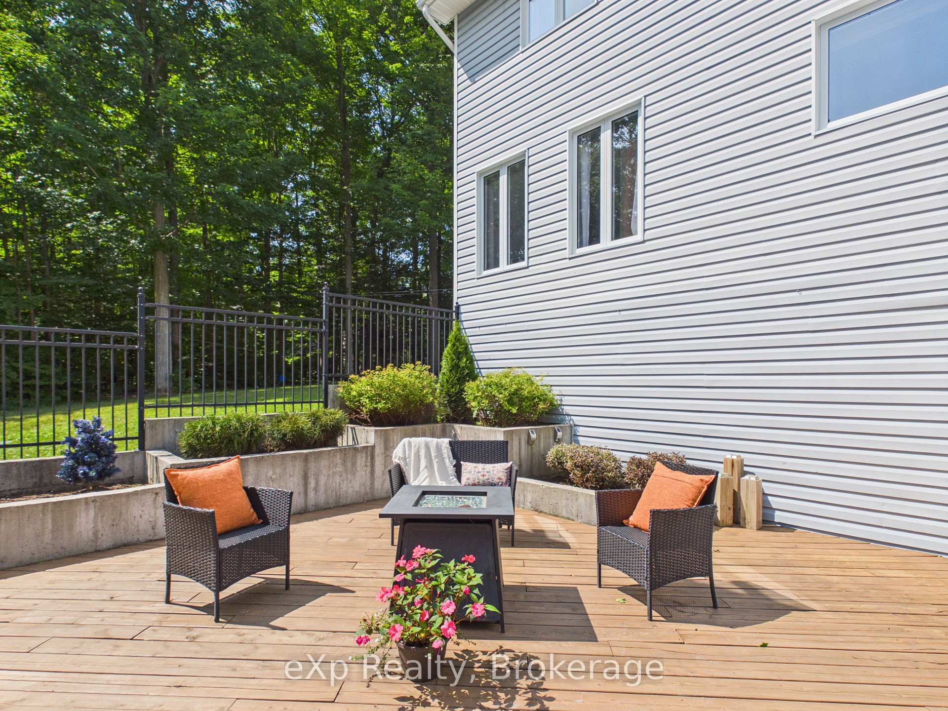 Photo 35 of 20 Highland Crescent, South Bruce — HOMEH