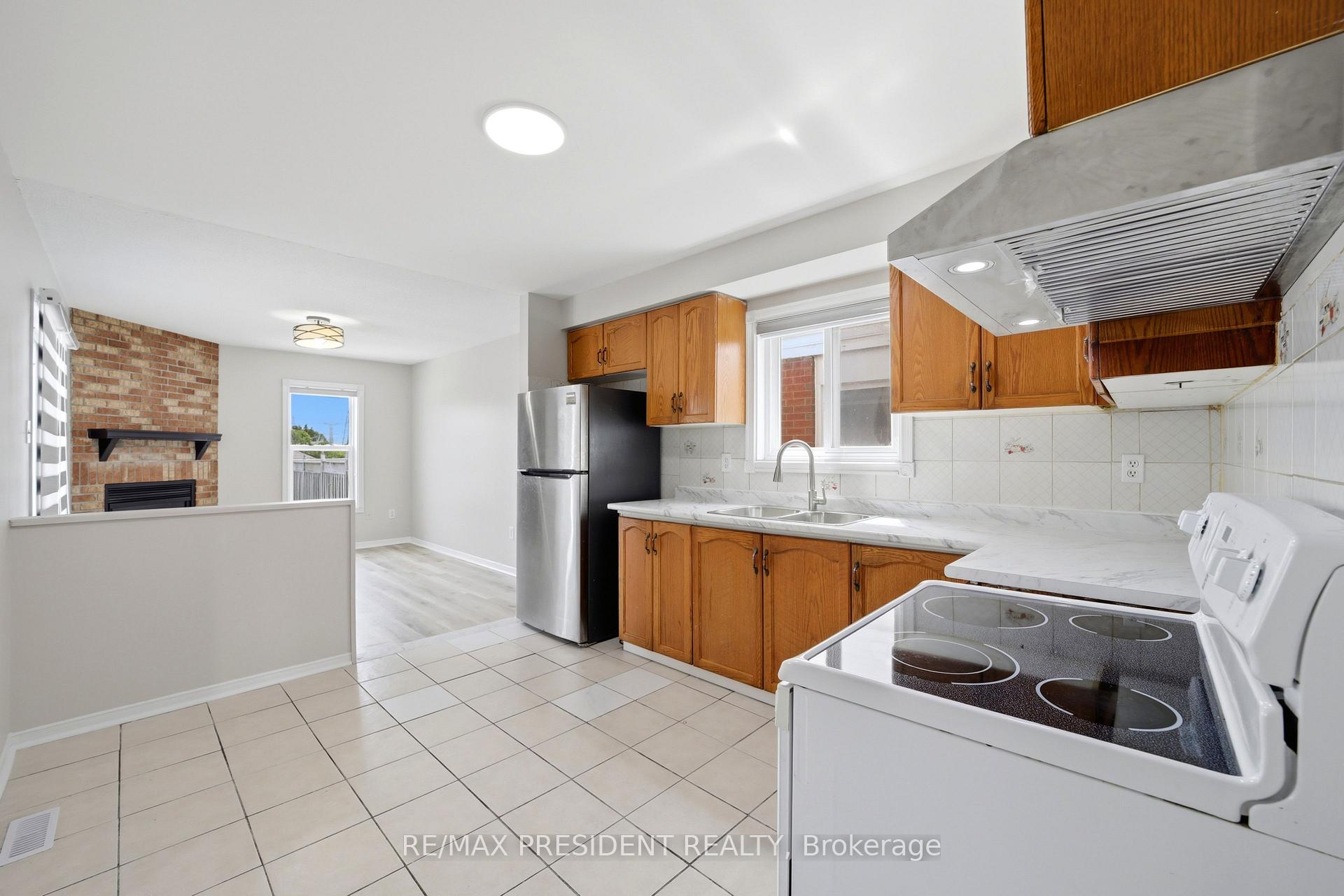 Photo 8 of 112 Ravenswood Drive, Brampton, Fletcher's Creek South — HOMEH