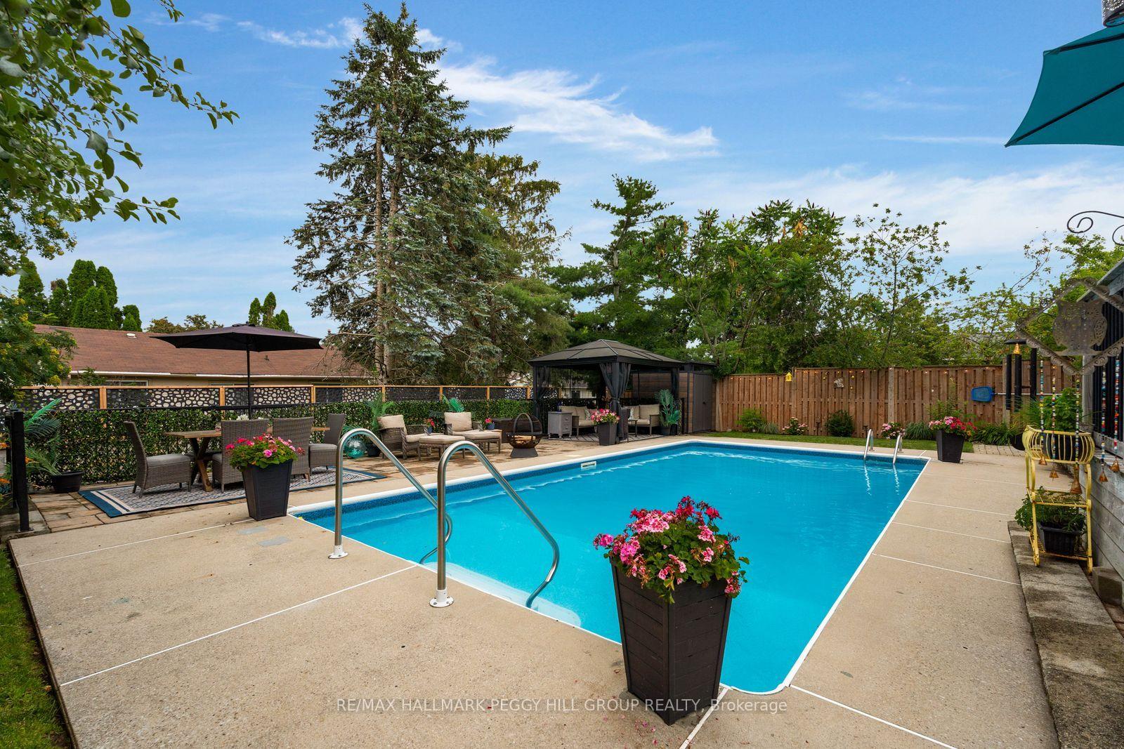 Photo 3 of 36 Lillian Crescent, Barrie, Sunnidale — HOMEH