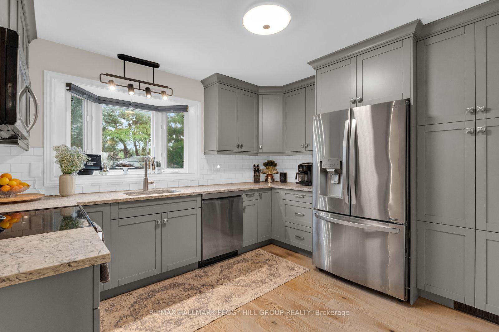 Photo 4 of 36 Lillian Crescent, Barrie, Sunnidale — HOMEH