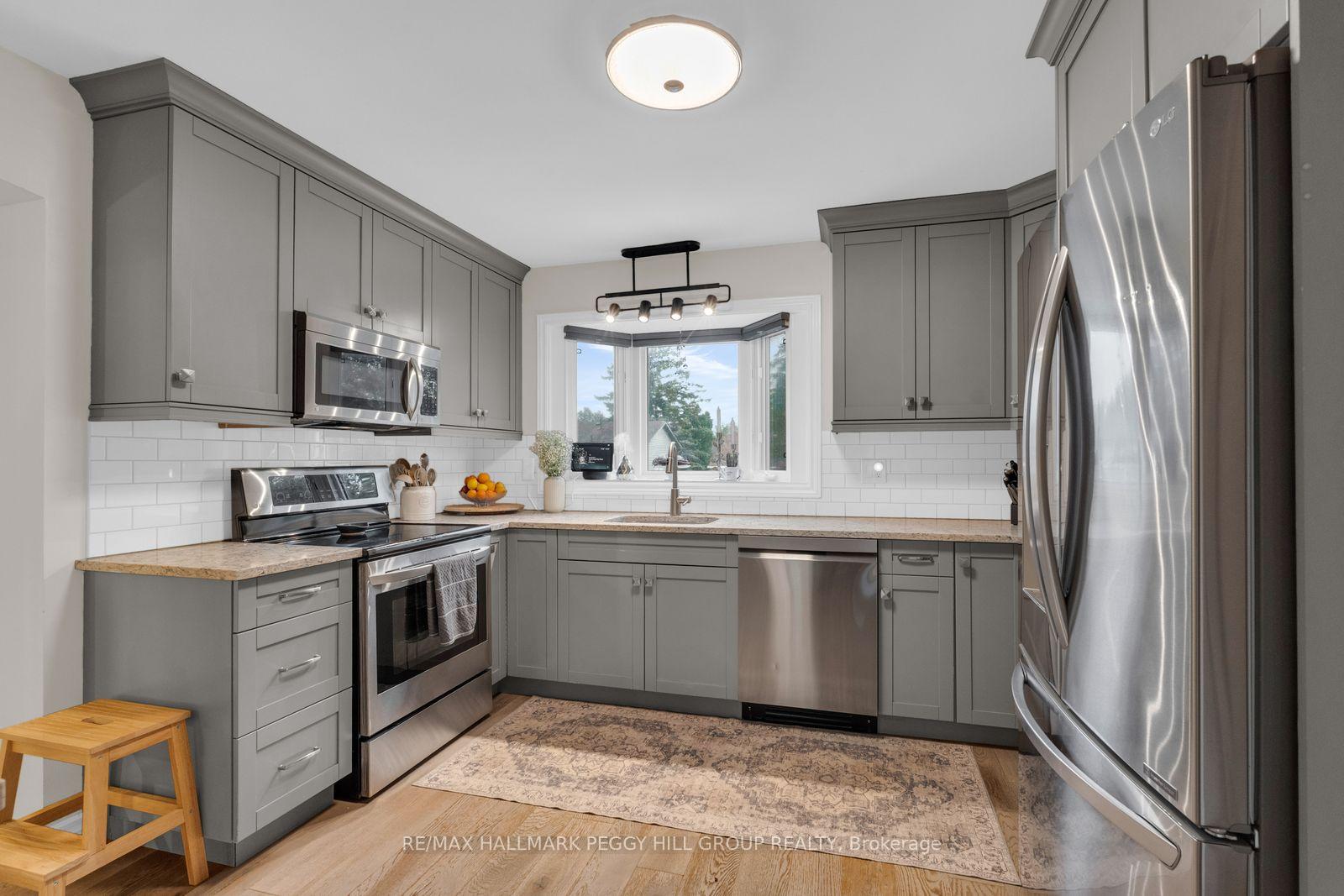 Photo 5 of 36 Lillian Crescent, Barrie, Sunnidale — HOMEH