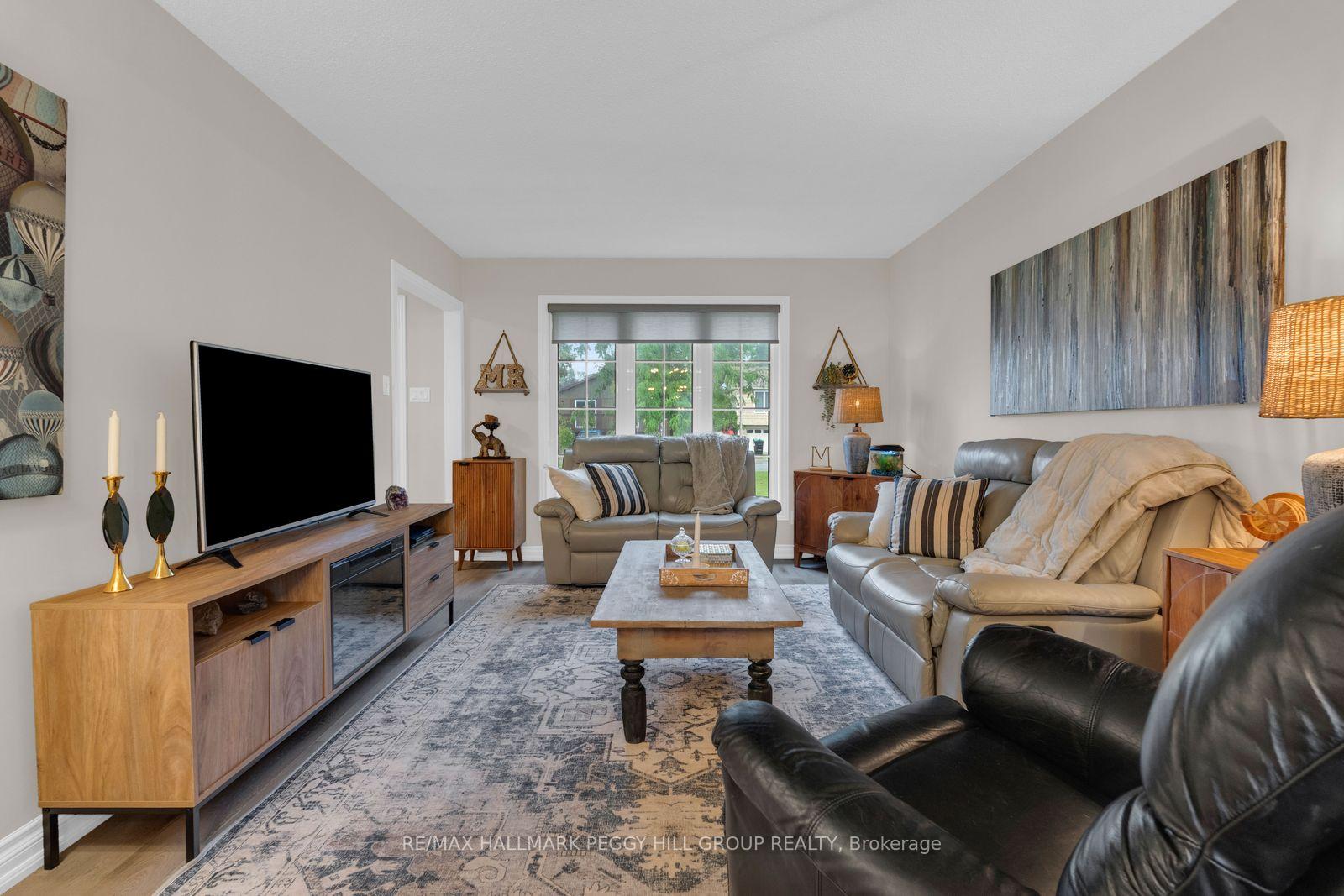 Photo 10 of 36 Lillian Crescent, Barrie, Sunnidale — HOMEH