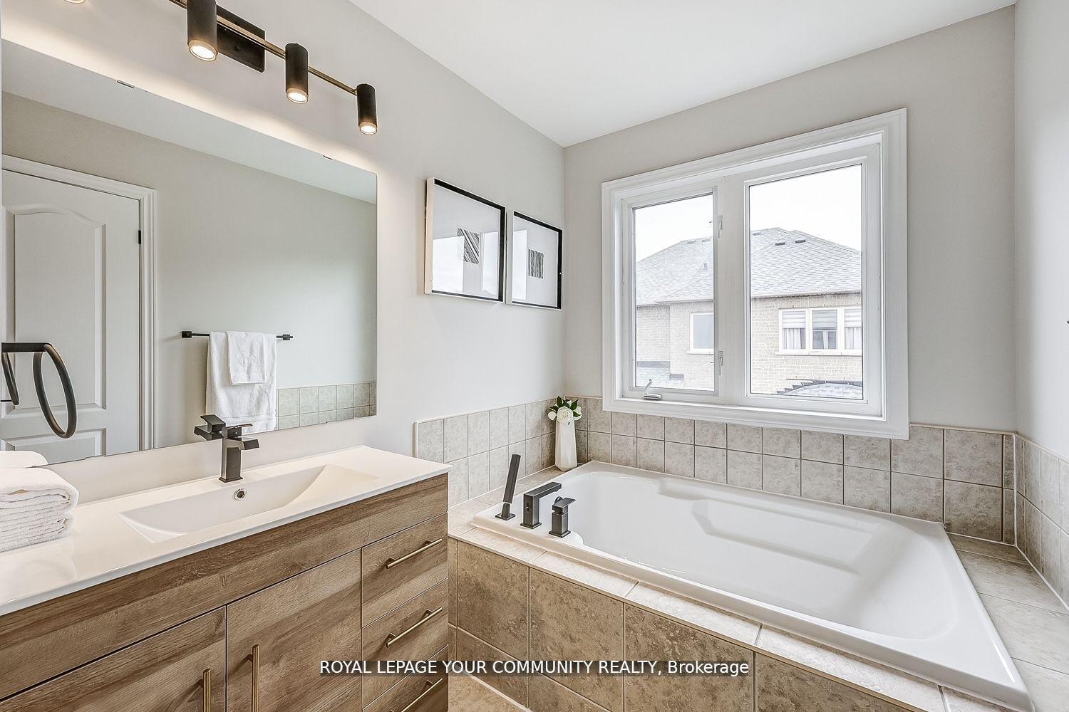 Photo 25 of 43 Gauguin Avenue, Vaughan, Patterson — HOMEH