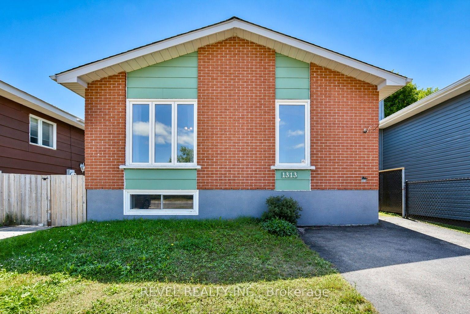 Front of 1313 Gatineau Boulevard