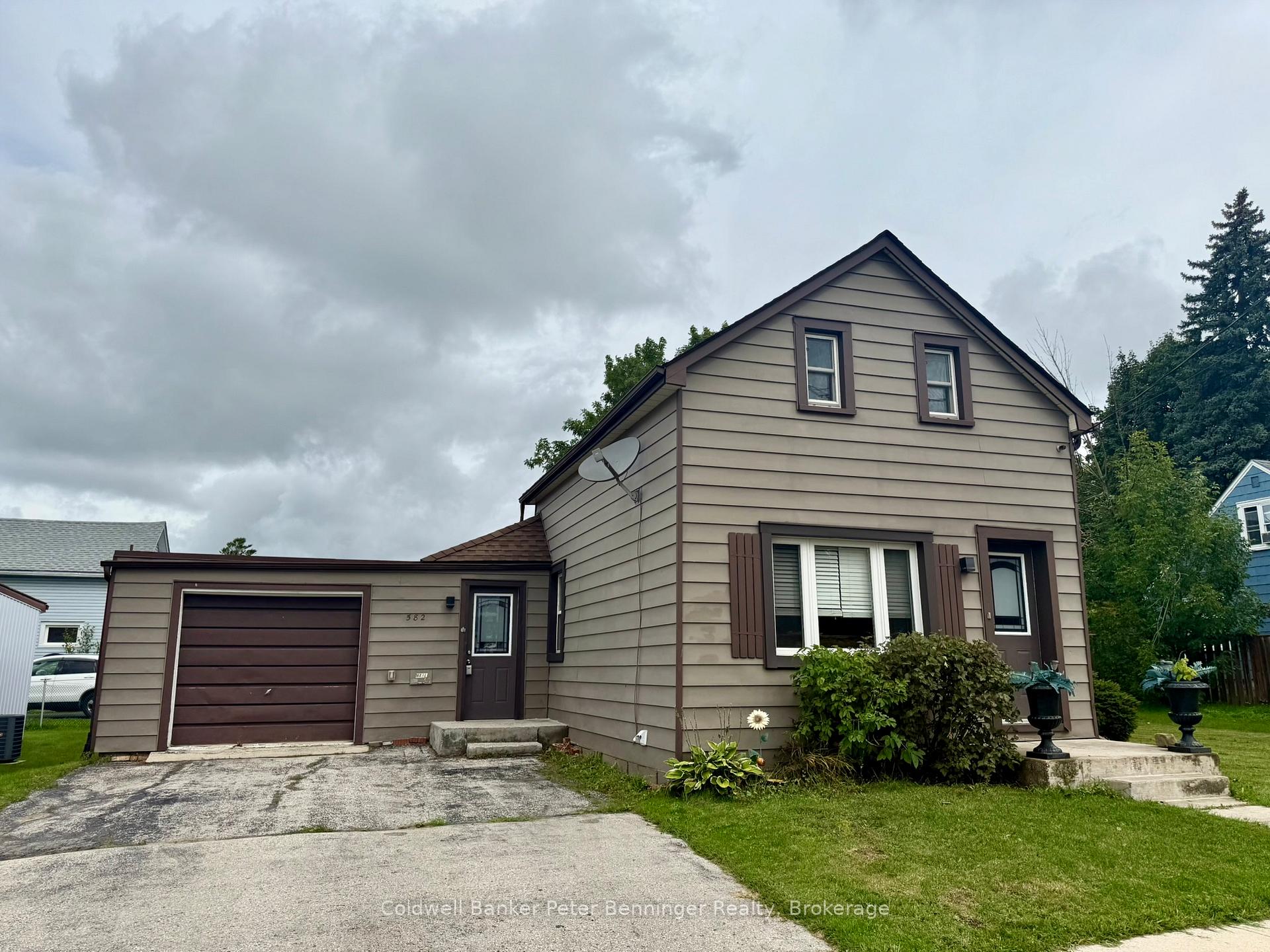Photo of 582 9th Street