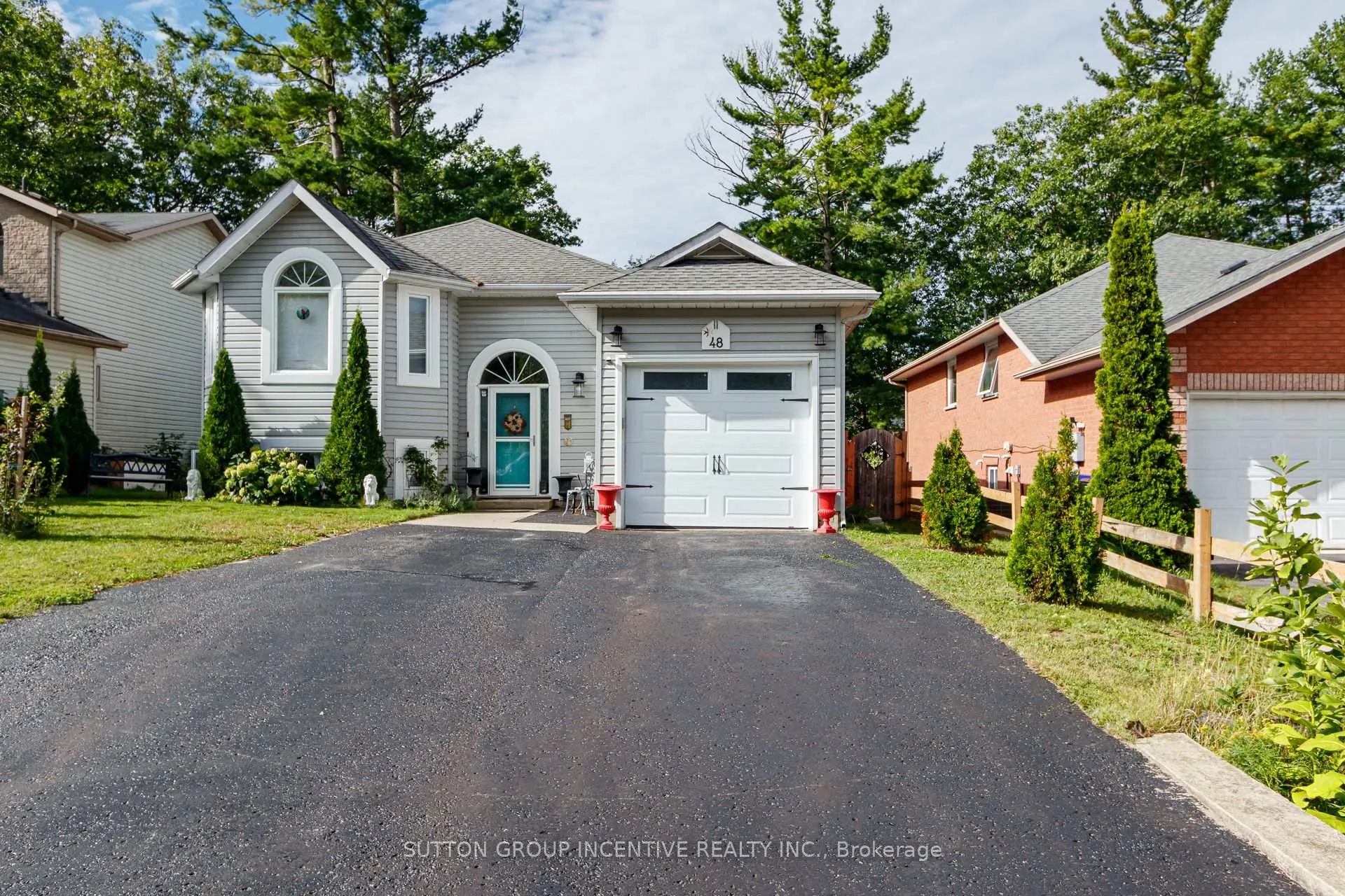 Photo 2 of 48 Wesley Avenue, Wasaga Beach — HOMEH